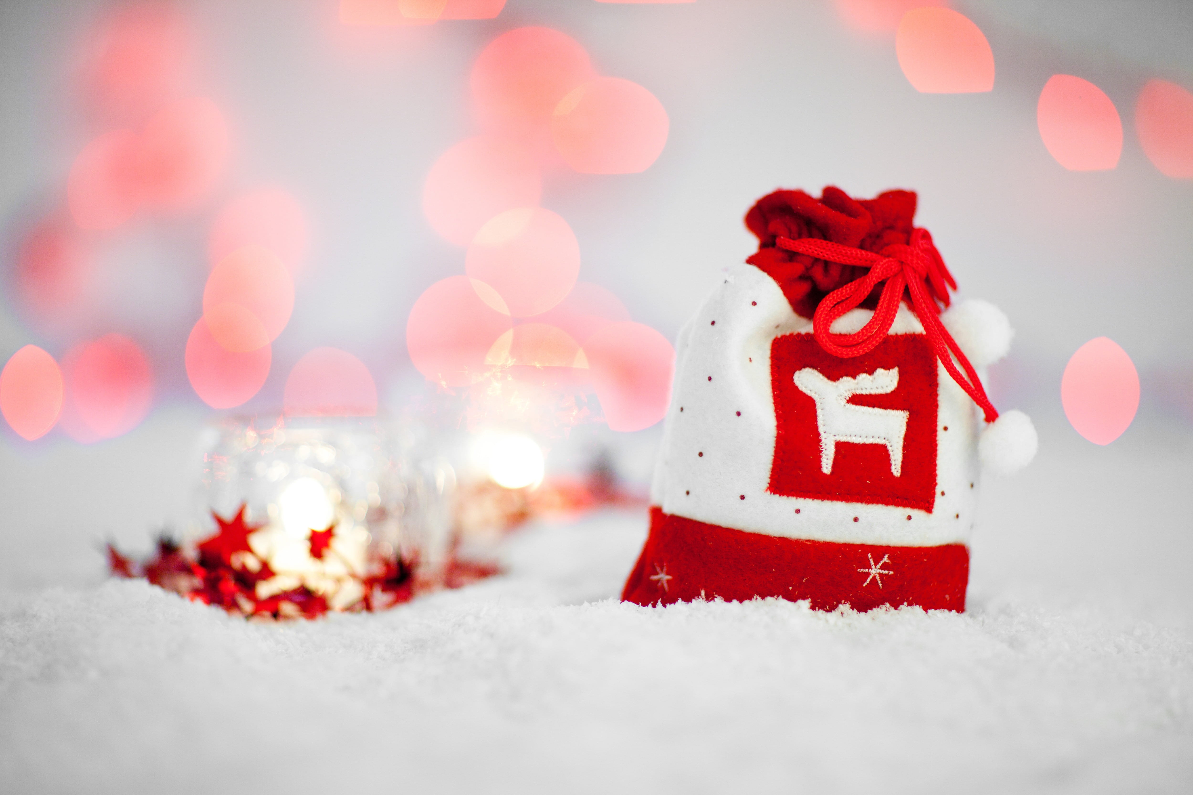 christmas ornament, photography, white, ice, xmas, concept, red, snowflake, nature, selective focus, cold temperature, decorative, snowing, holiday - event, HD Wallpaper
