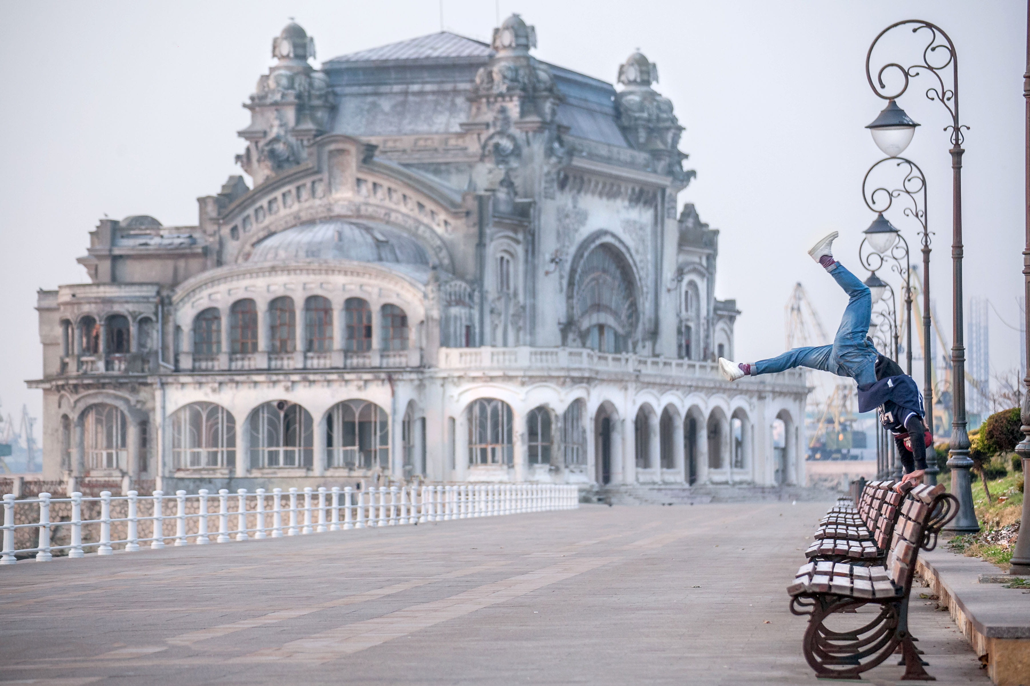 architecture, stand, dance, history, day, built structure, style, mode of transportation, bench, bicycle, 2K, man, sky, cazino, urban, nature, the past, HD Wallpaper