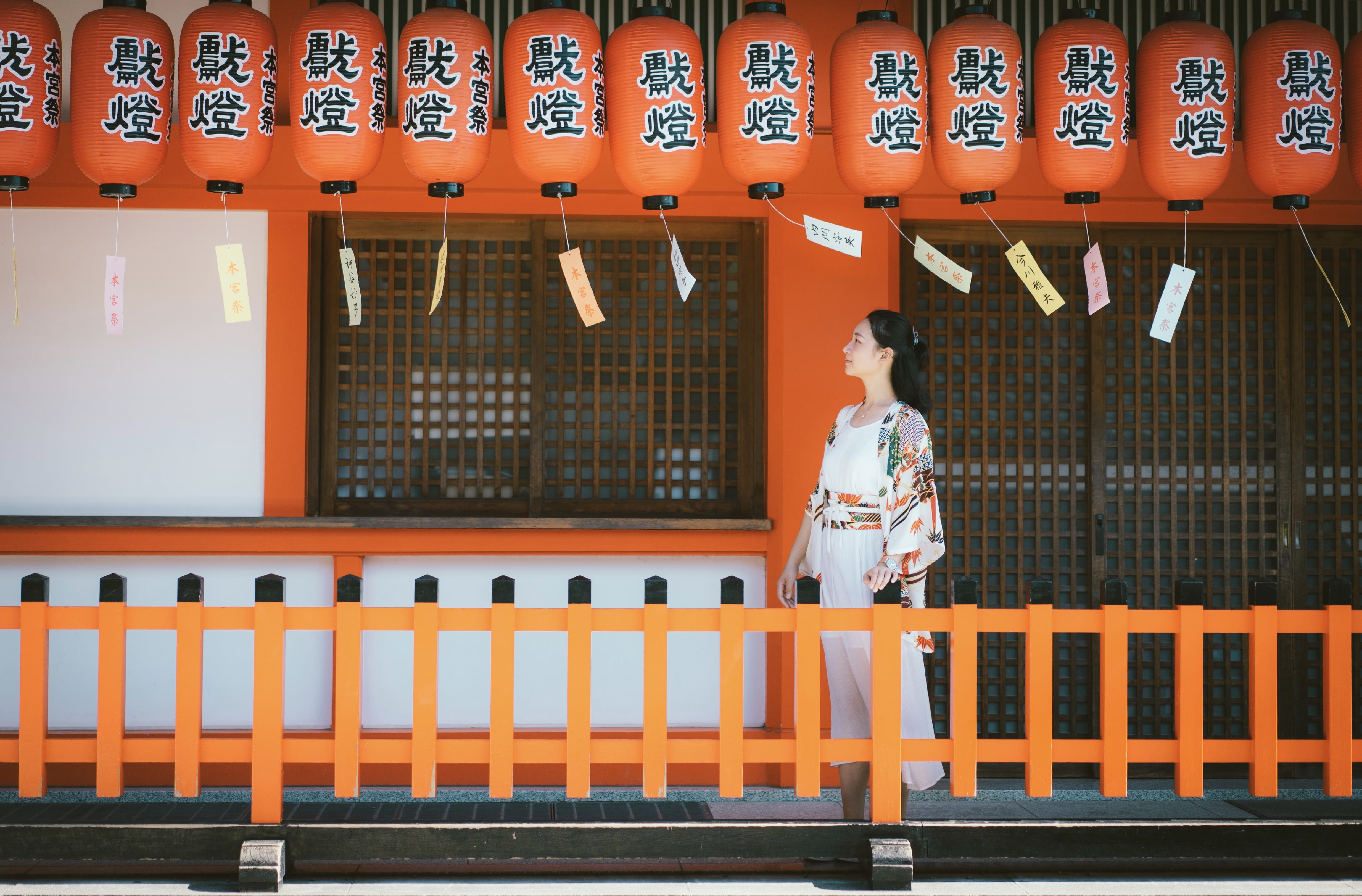 safety, seat, deck, sport, column, pillar, human, chinese, red, lanterns, robe, building, fashion, text, architecture, vase, worship, housing, protection, HD Wallpaper