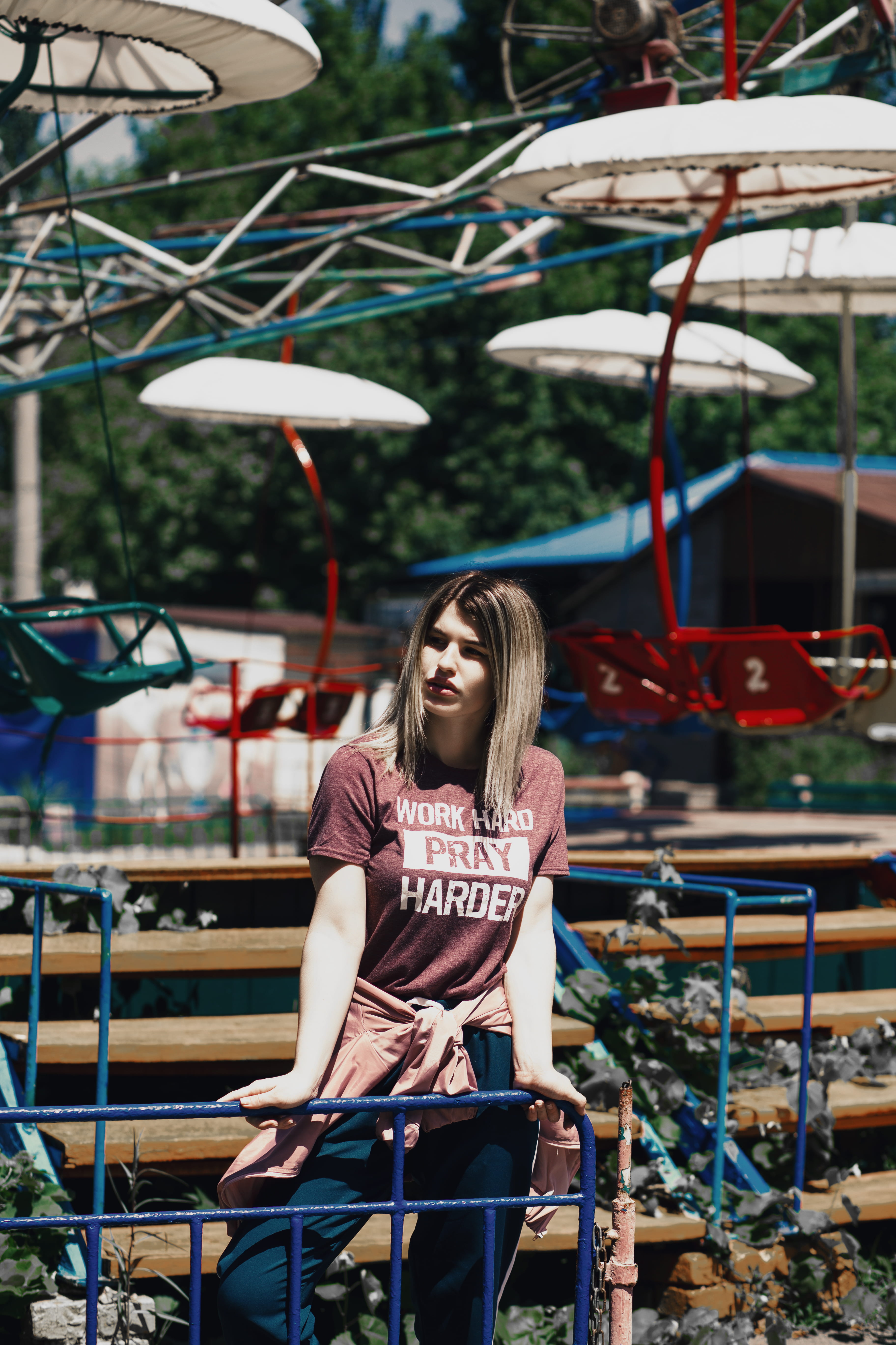 travel, brown, festival, outdoors, young adult, sitting, carnival, outfit, girl, happiness, young women, long hair, hairstyle, woman, adult, metal, rides, Phone HD Wallpaper