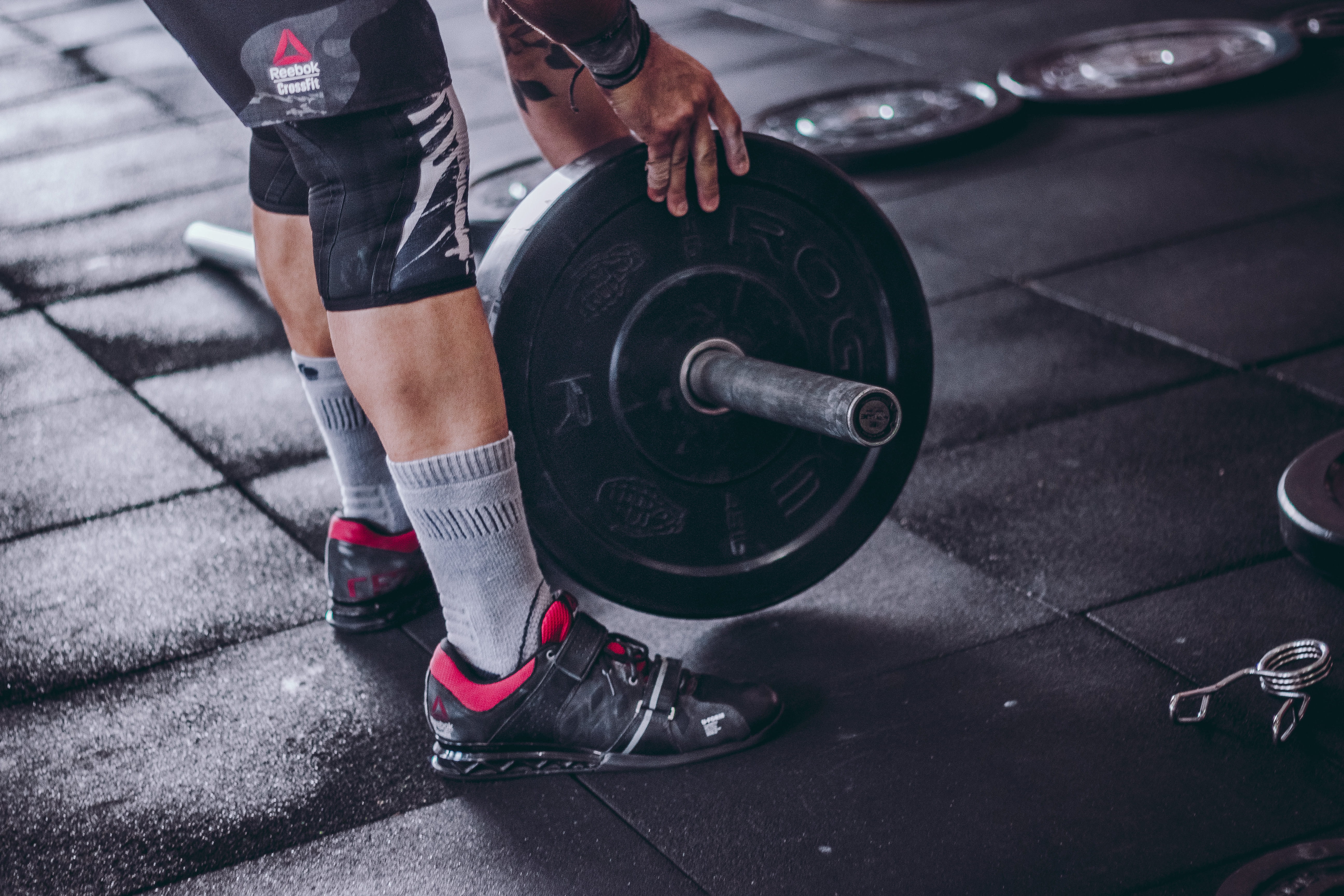 weight, gym, picks, sports training, fitness, lifestyles, brawny, person, body part, sports equipment, self improvement, barbell, muscular build, real people, HD Wallpaper