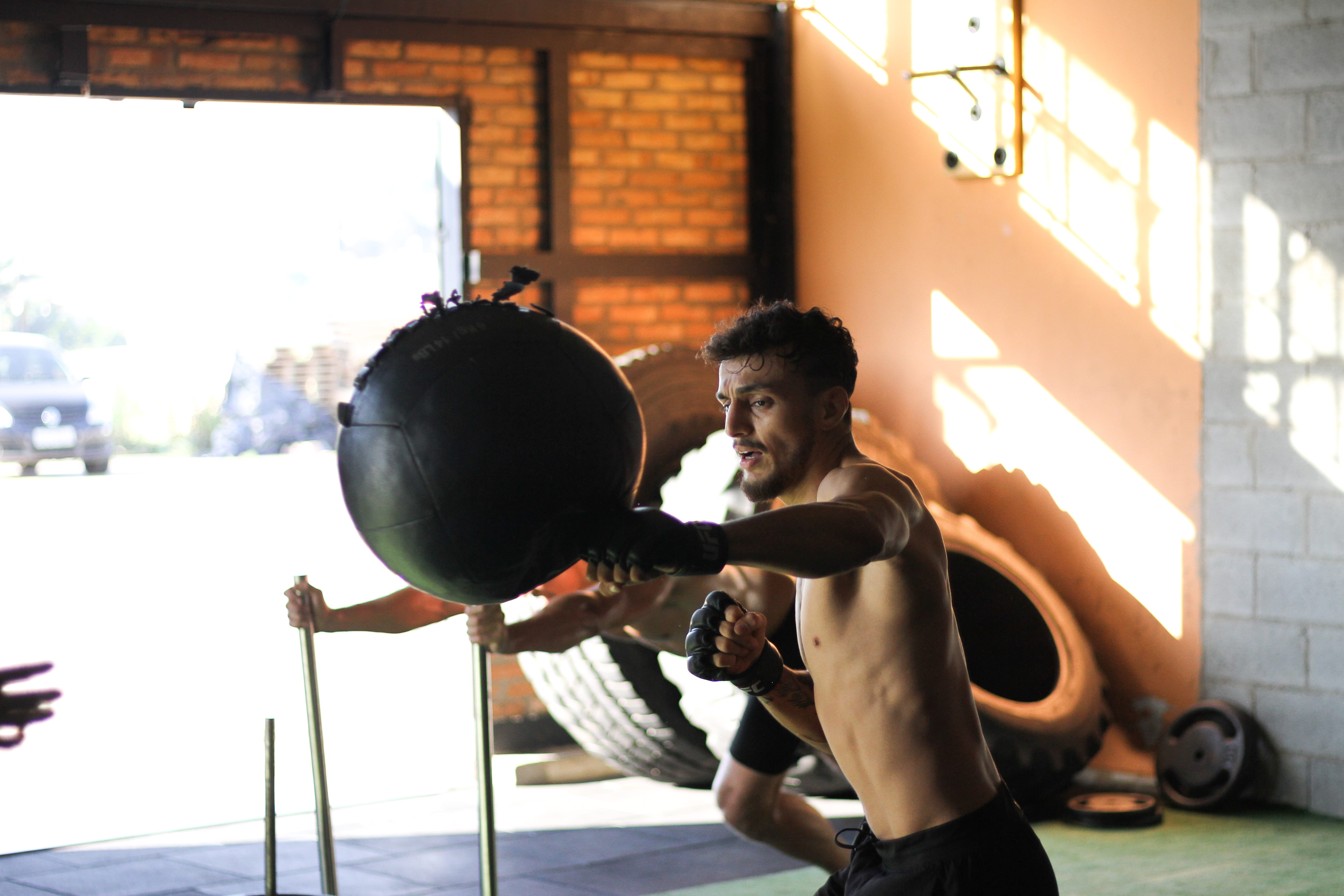 fit, biceps, vitality, sunlight, model, real people, sport, strong, energy, 5K, exercising, weight, fighter, strength, punching, young adult, healthy lifestyle, HD Wallpaper