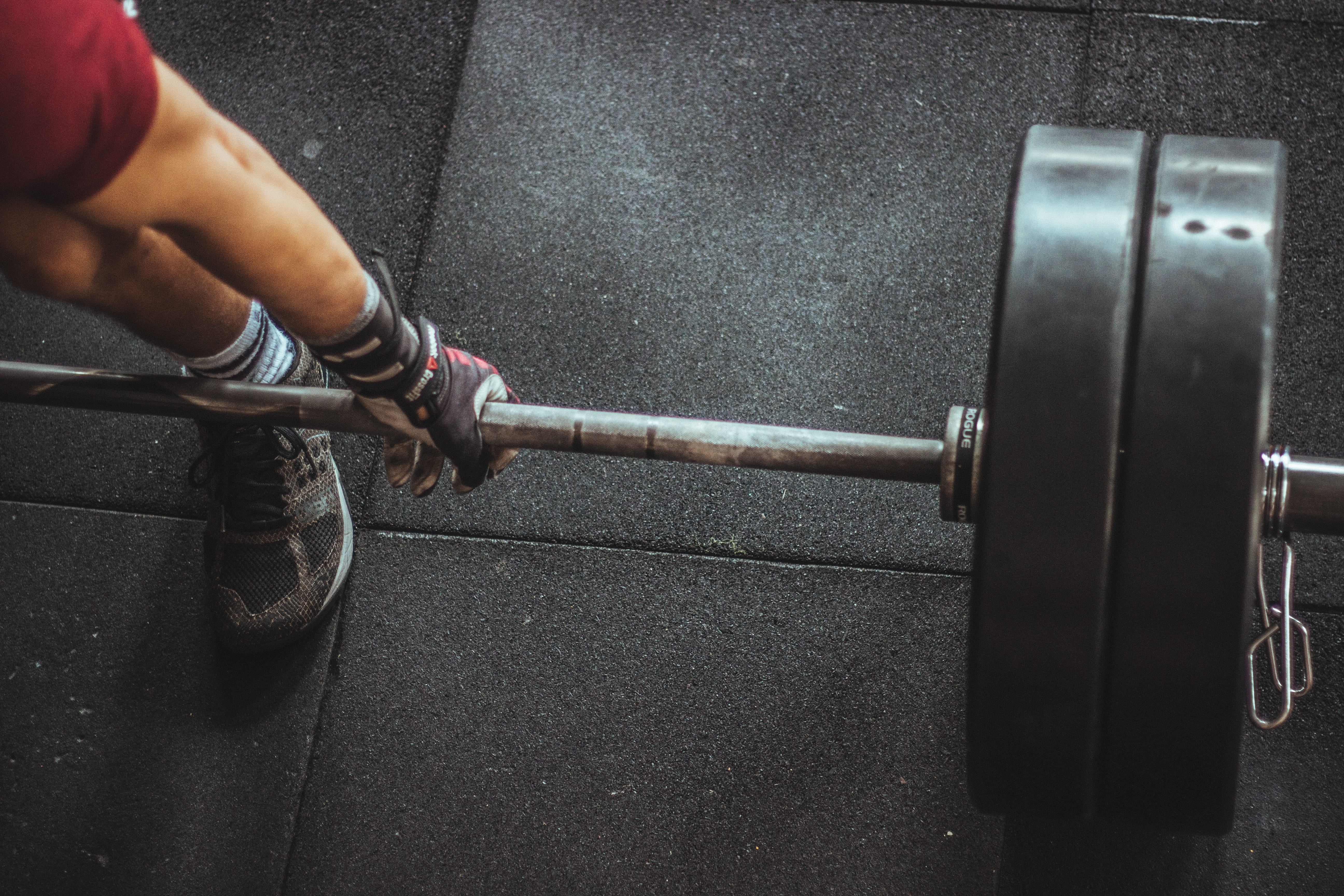 effort, weights, exercising, barbell, holding, strength, human body part, steel, man, real people, brawny, metal, weight training, person, lifestyles, red, HD Wallpaper