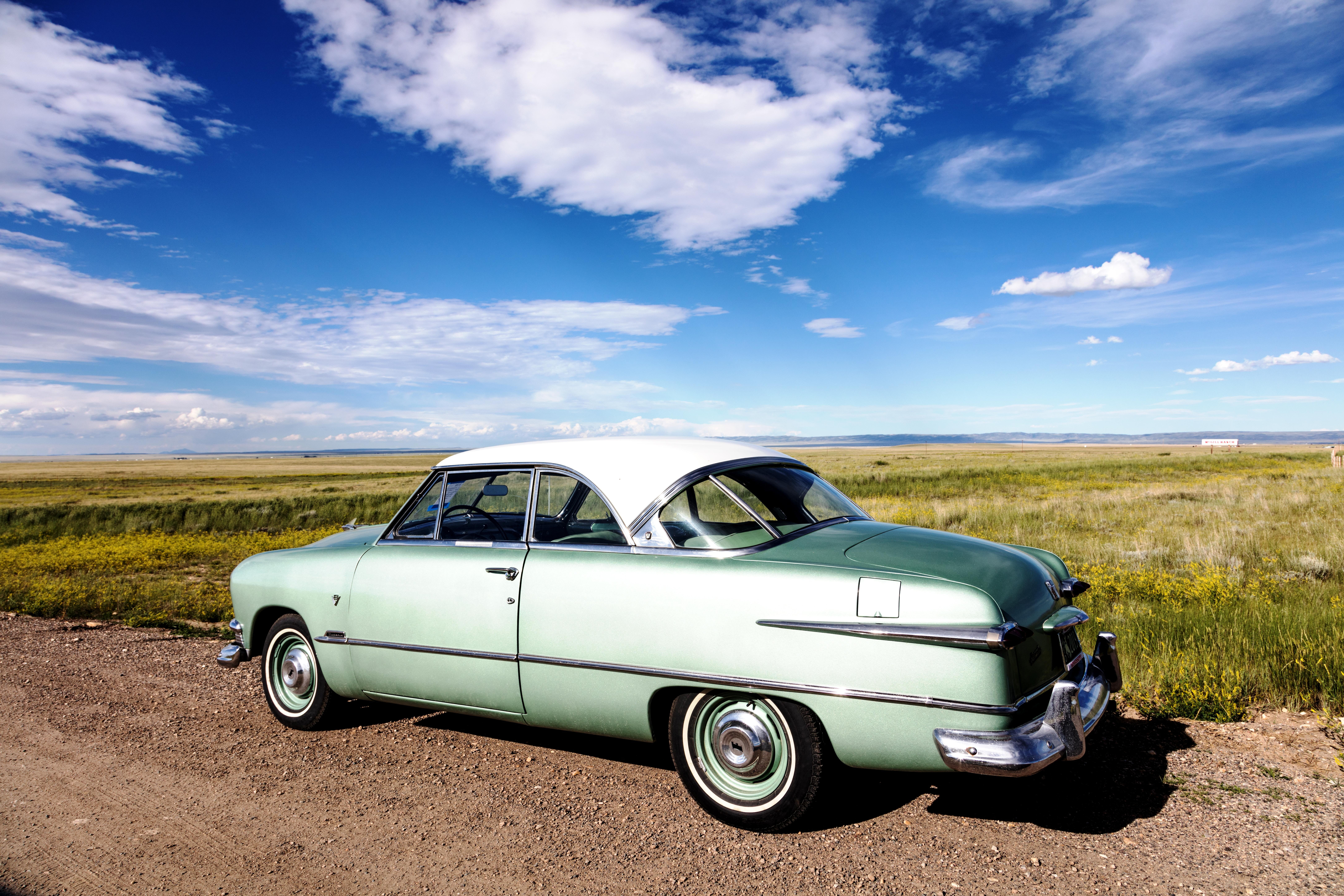 automotive, usa, vehicle, oltimer, transportation, travel, old-fashioned, cromfelgen, near, auto, blue, gray, sky, landscape, land, north america, wyoming, HD Wallpaper