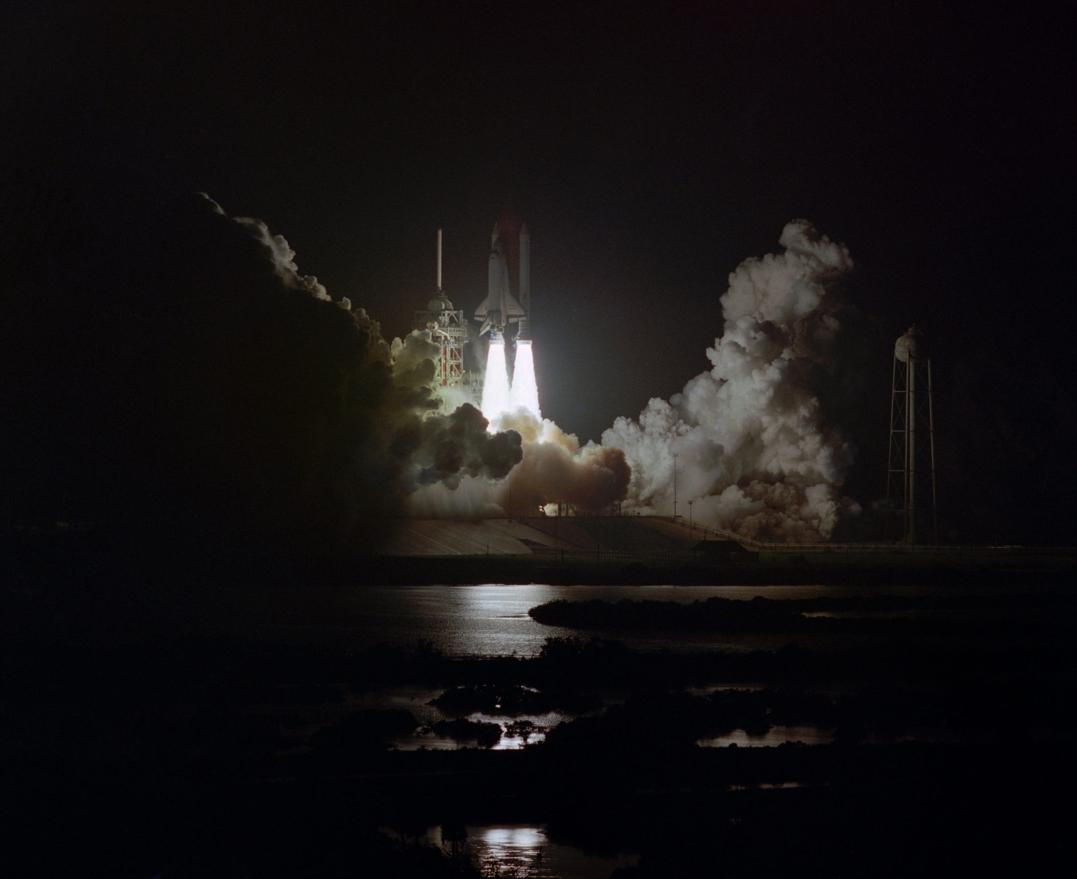 blast off, space exploration, launching, rocker, air pollution, dark, challenger space shuttle, liftoff, 1080P, illuminated, reflection, rockets, sts-8, HD Wallpaper