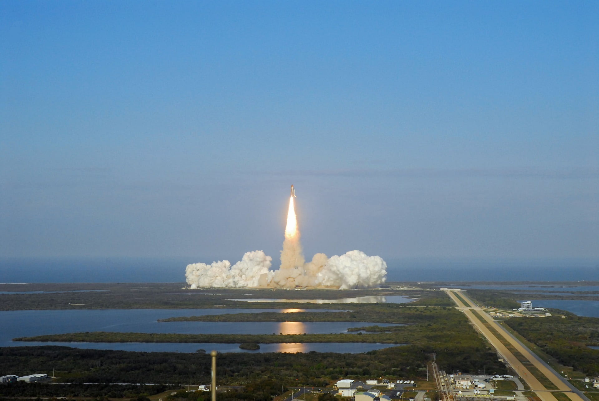 outdoors, exploration, blast off, scenics - nature, environment, liftoff, rocket, sky, technology, cosmos, discovery space shuttle, nasa, 1080P, science, HD Wallpaper