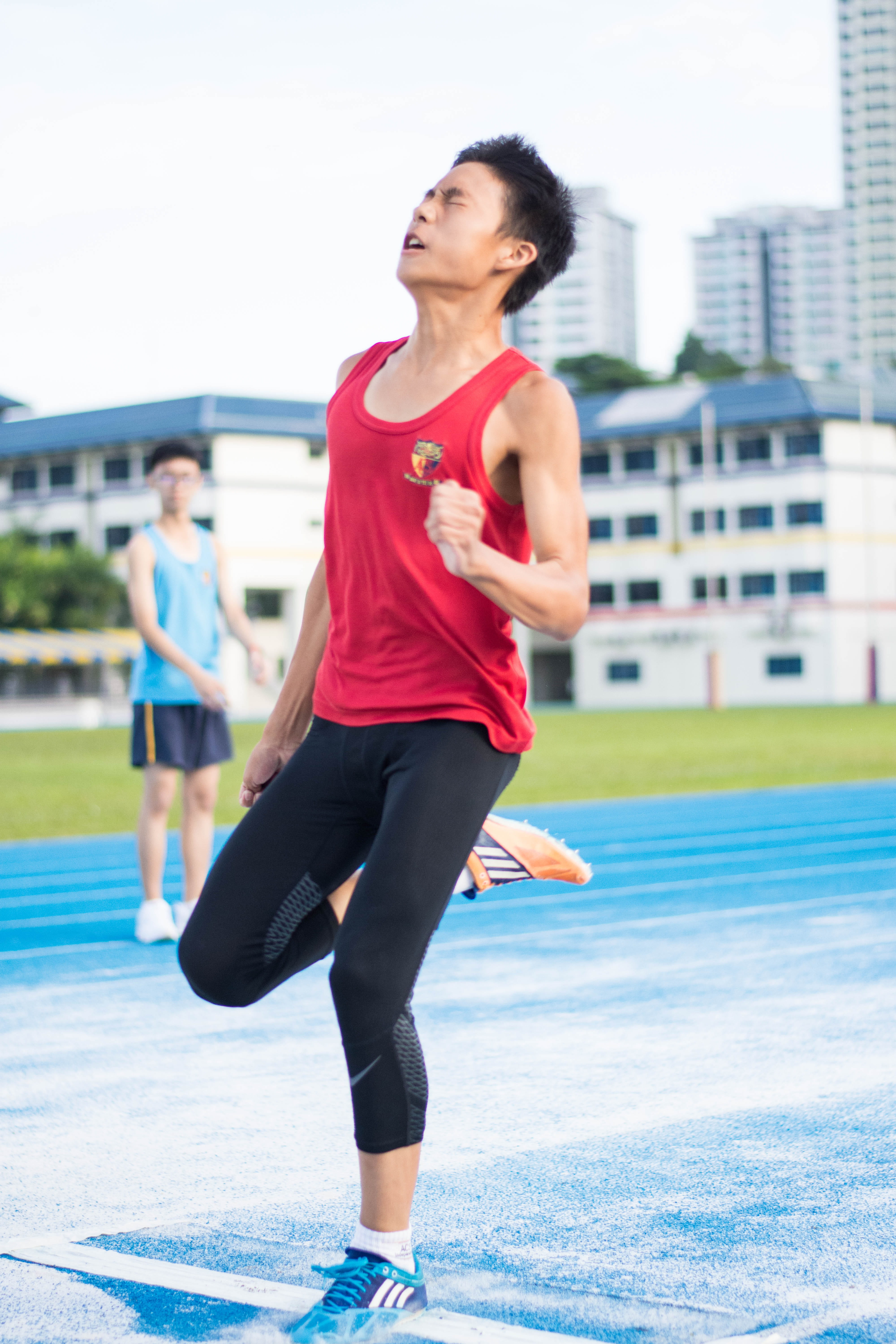 lifestyles, running, people, full length, longjump, sports clothing, young adult, focus on foreground, vitality, liftoff, day, leisure activity, clothing, Phone HD Wallpaper