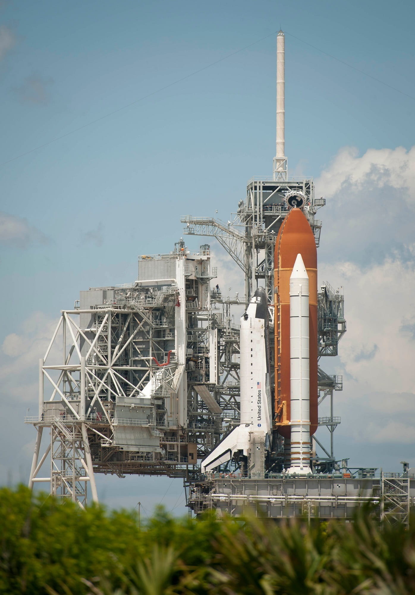 building, rollout, development, skyscraper, astronauts, spacecraft, flight, office building exterior, exploration, mission, no people, city, preparation, Phone HD Wallpaper