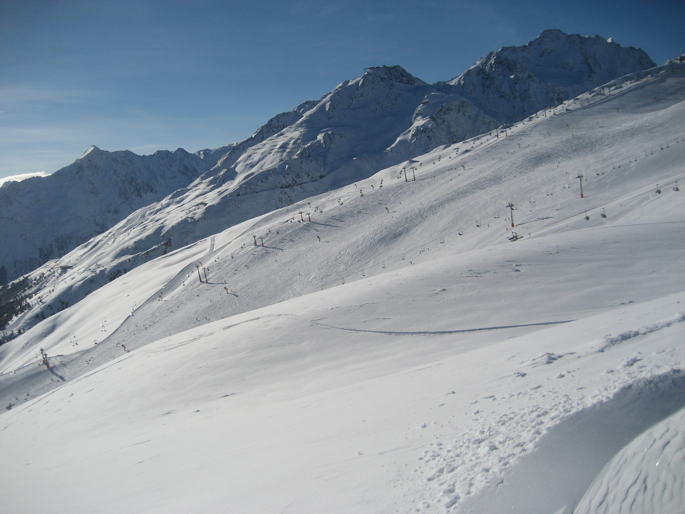 panorama, summit, sport, trace, cold, 2K, snow landscape, hut, snowboarding, traces, sölden, sky, boarders, snowy, snow, no people, snowfall, cable car, HD Wallpaper