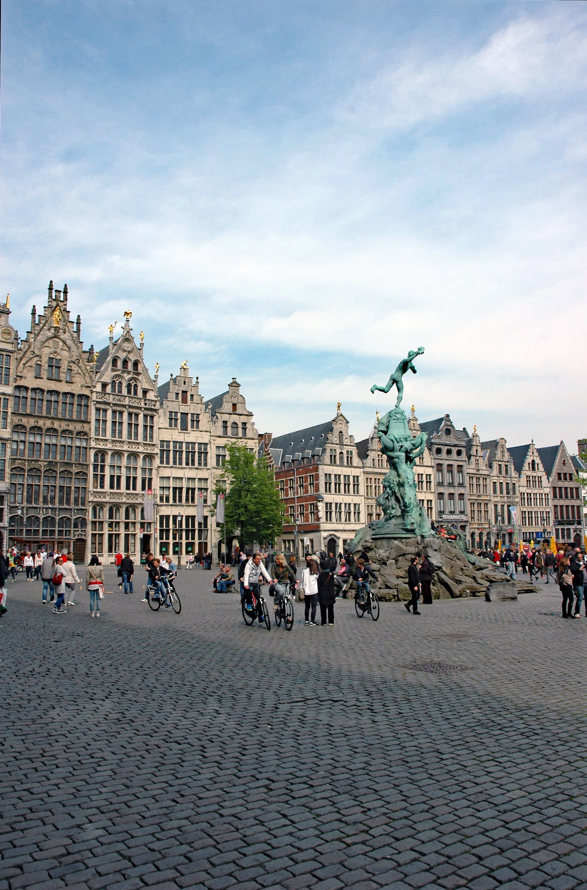 century, outdoors, travel, travel destinations, men, tourism, cobblestone, guild houses 15, building exterior, 2K, large group of people, sky, real people, Phone HD Wallpaper