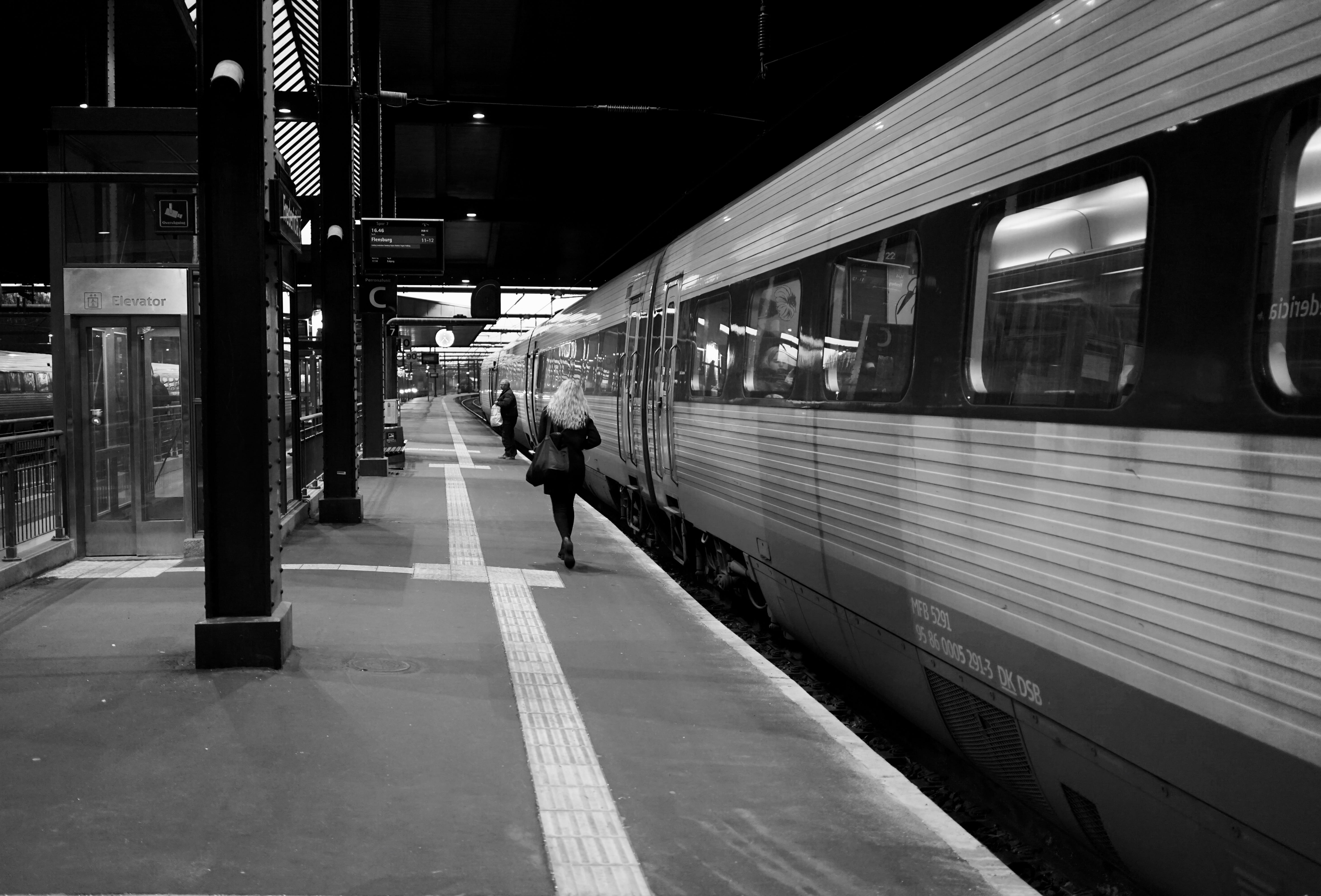 train, real people, railroad station platform, public transportation, group, woman, illuminated, built structure, group of people, transit, architectural column, HD Wallpaper