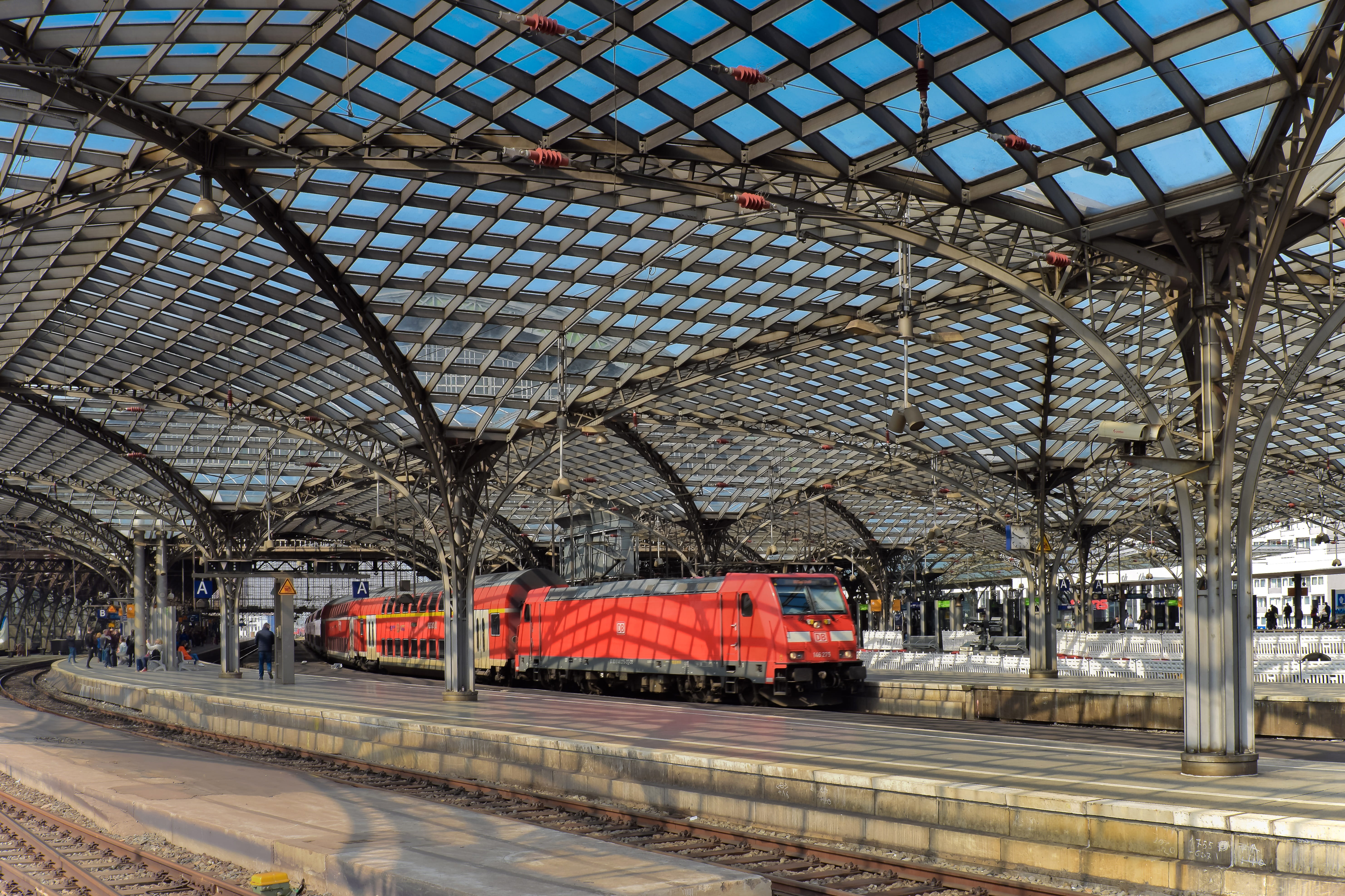 public transportation, day, building, mode of transportation, tourism, central station, transport, ceiling, train ride, train, no people, roof, construction, HD Wallpaper