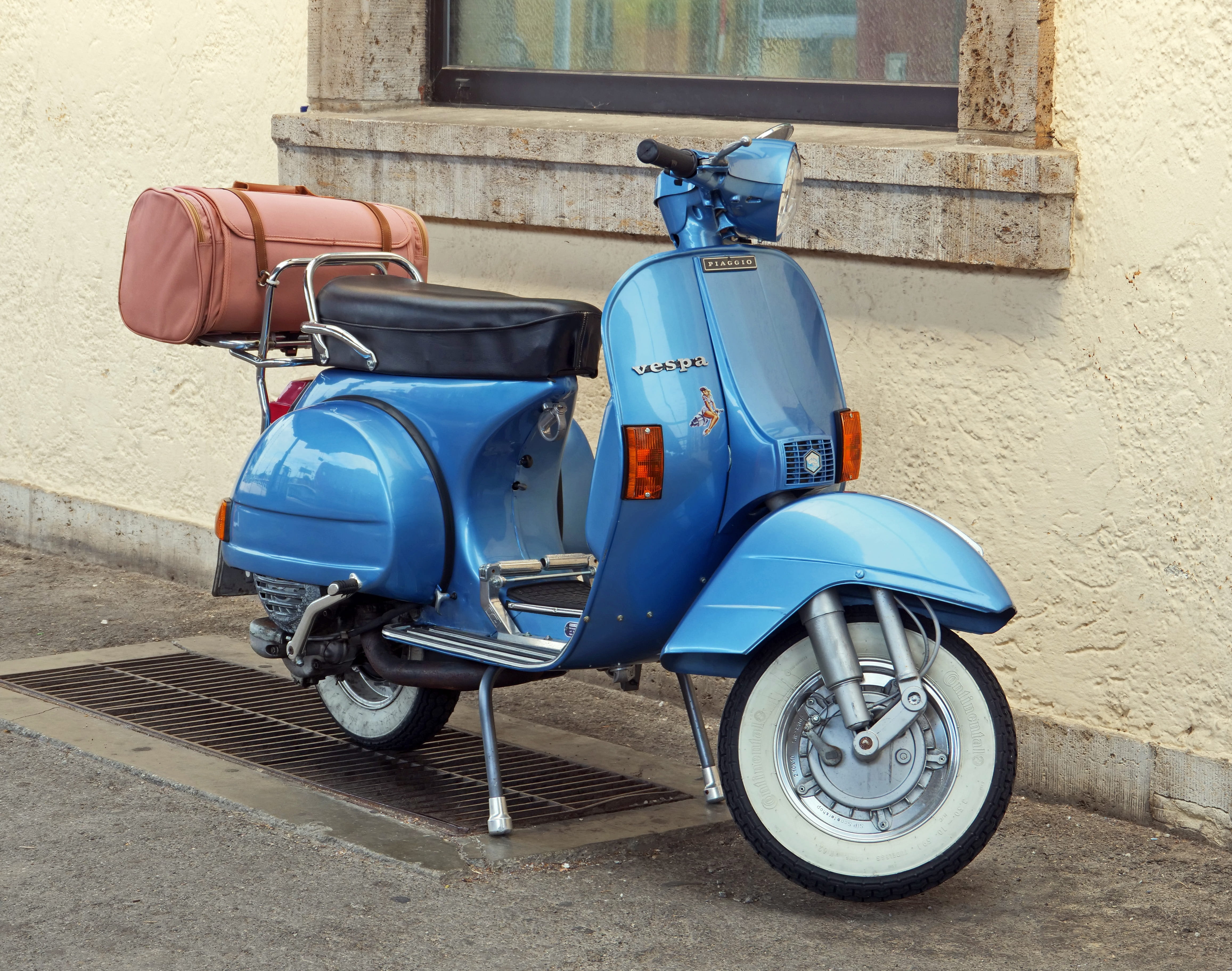 side view, cult, day, whitewall tires, travel, jewel, historically, classic, wall - building feature, no people, motor scooter, outdoors, oldtimer, nostalgia, HD Wallpaper