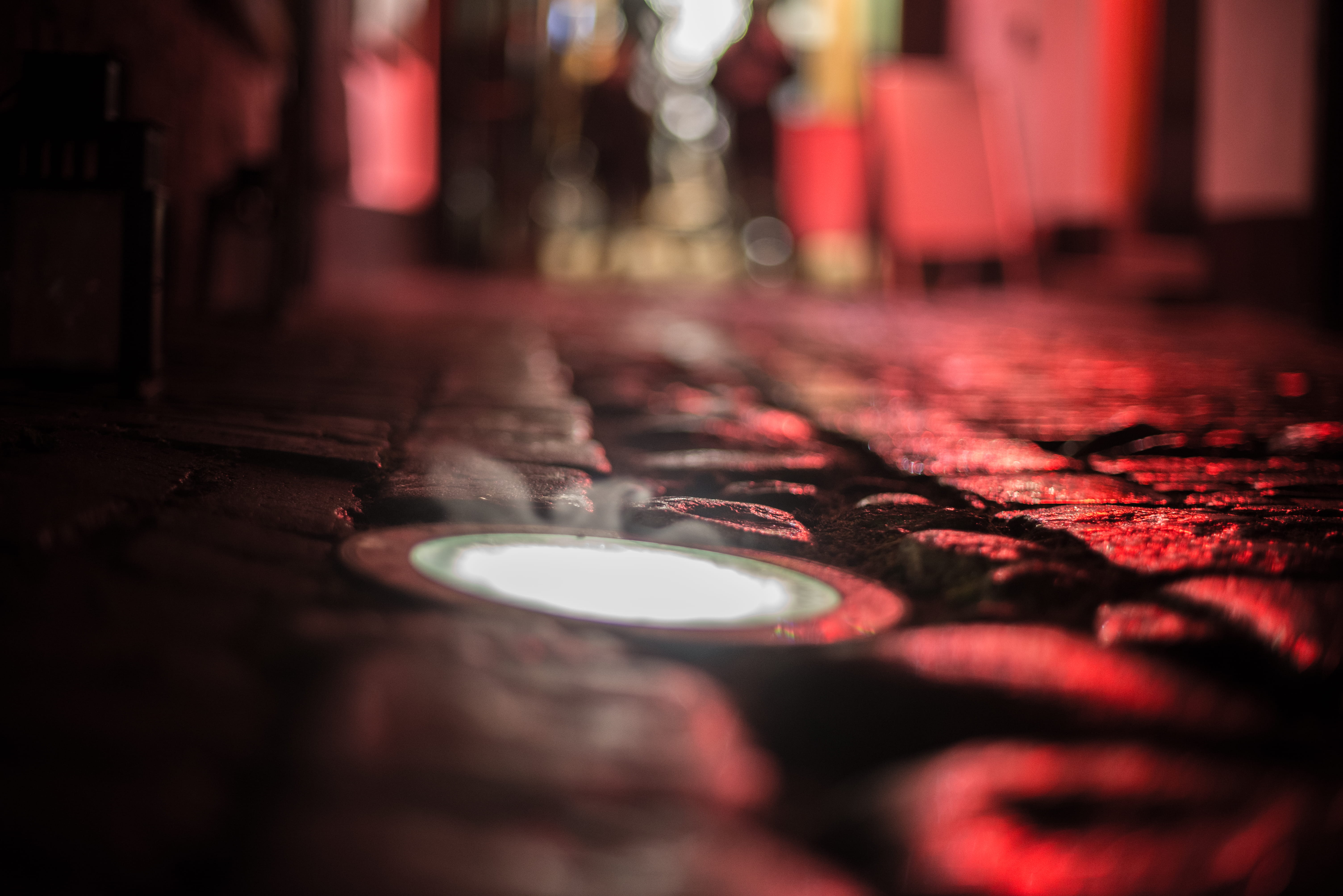 selective focus, wine, indoors, close-up, luminescence, surface level, nightclub, 5K, defocused, city, music, texture, lamp, candle, red, food, person, HD Wallpaper