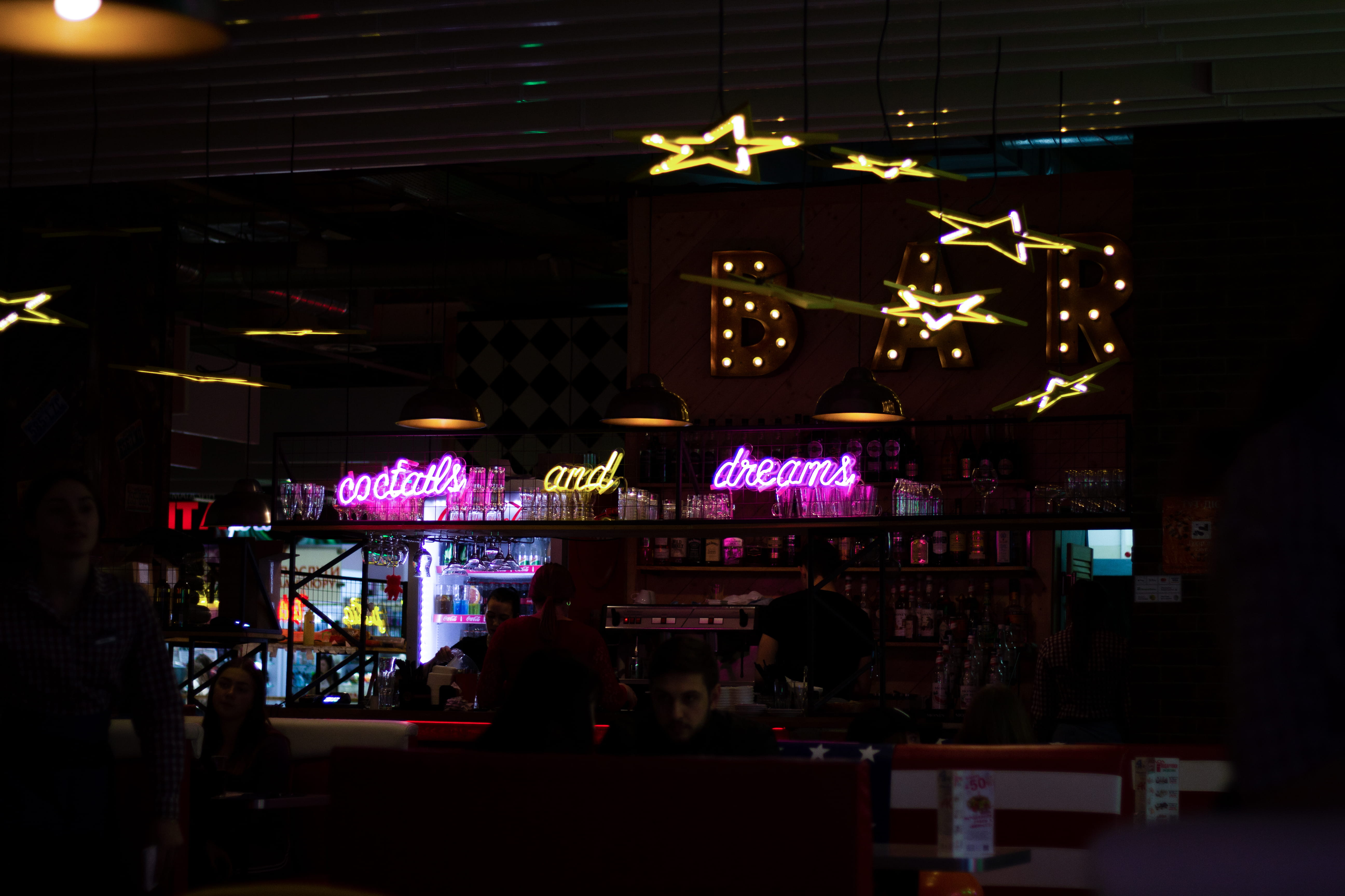 drink, people, night club, club, lifestyles, wine bottle, crowd, interior design, light, group, restaurant, indoors, food, women, illuminated, pub, built structure, HD Wallpaper