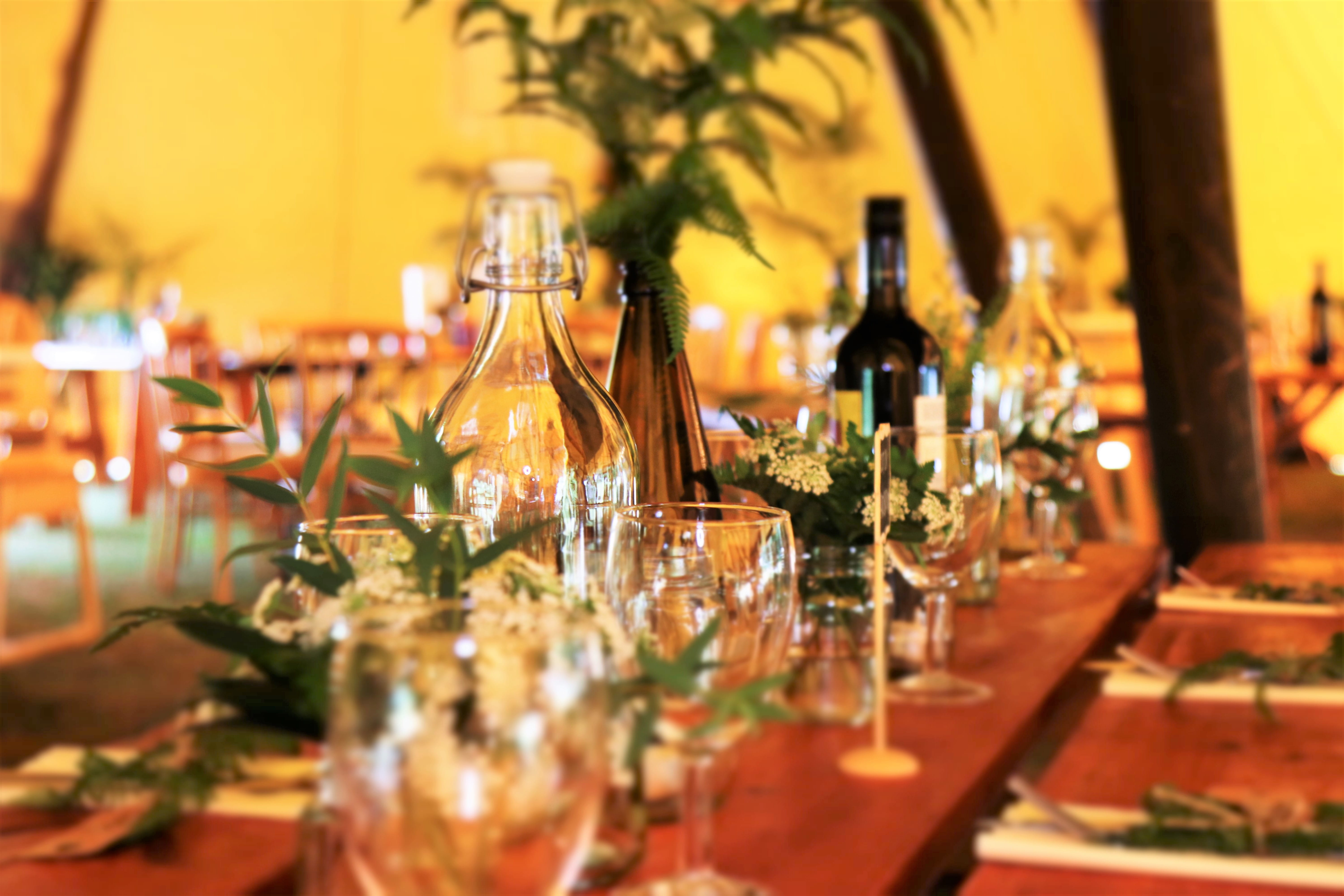 wineglass, transparent, container, no people, food and drink, glass, drink, champagne glasses, table, alcohol, tableware, flowers, bar - drink establishment, HD Wallpaper