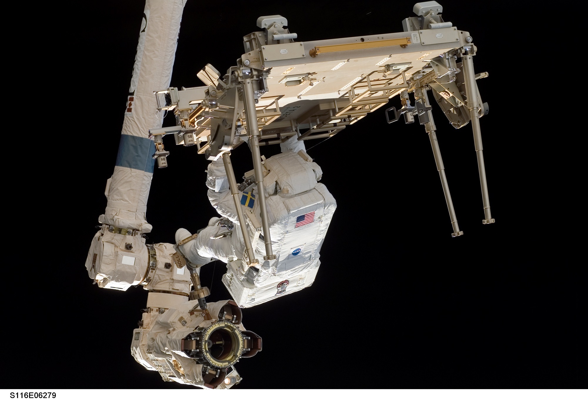 studio shot, robot, black background, suit, development, wheel, 1080P, technology, job, healthcare and medicine, chain, extravehicular activity, spacewalk, HD Wallpaper
