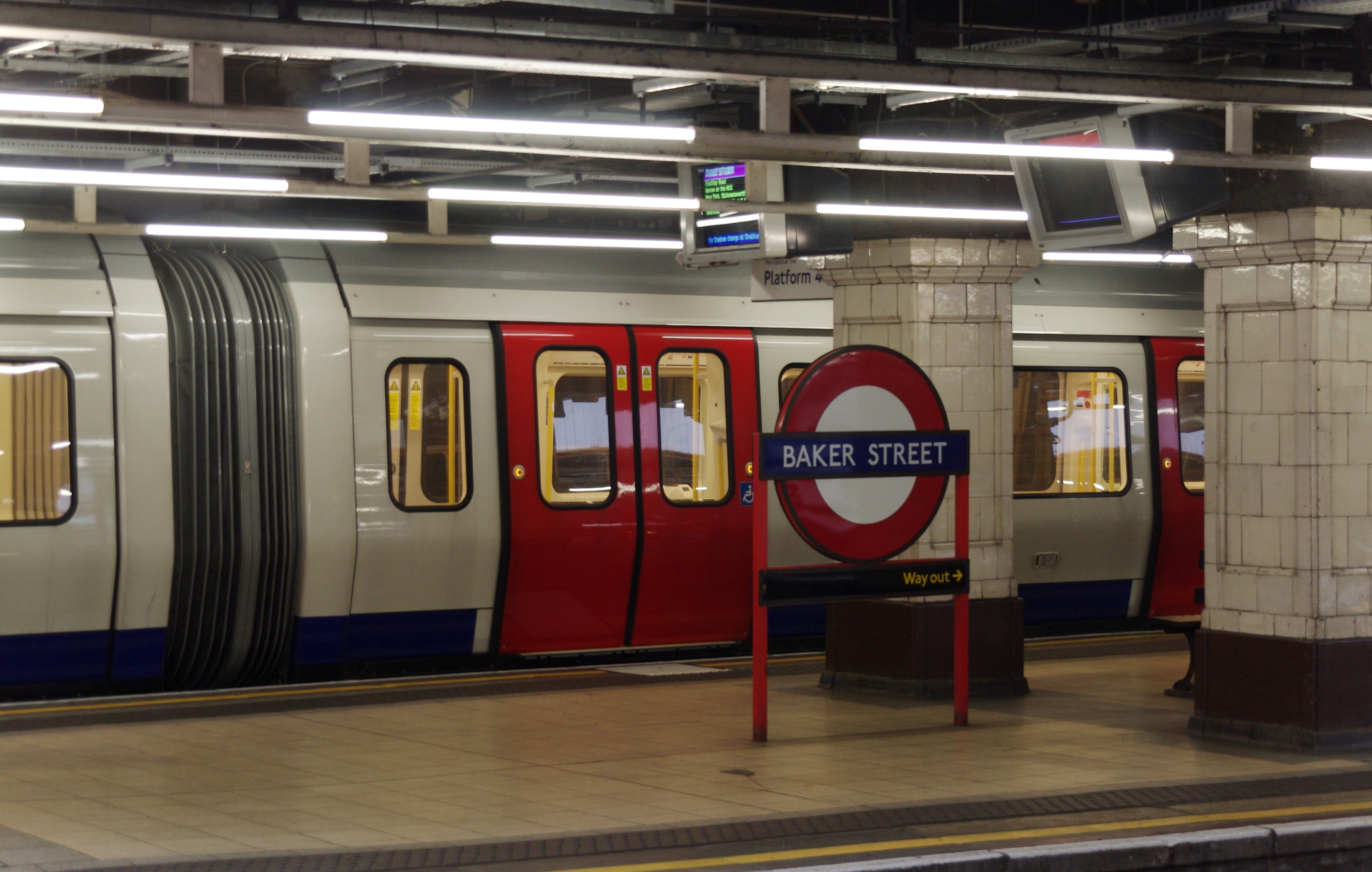 communication, vehicle, public, indoors, structure, metro, baker street, architectural column, 5K, fluorescent light, empty, public transportation, england, HD Wallpaper
