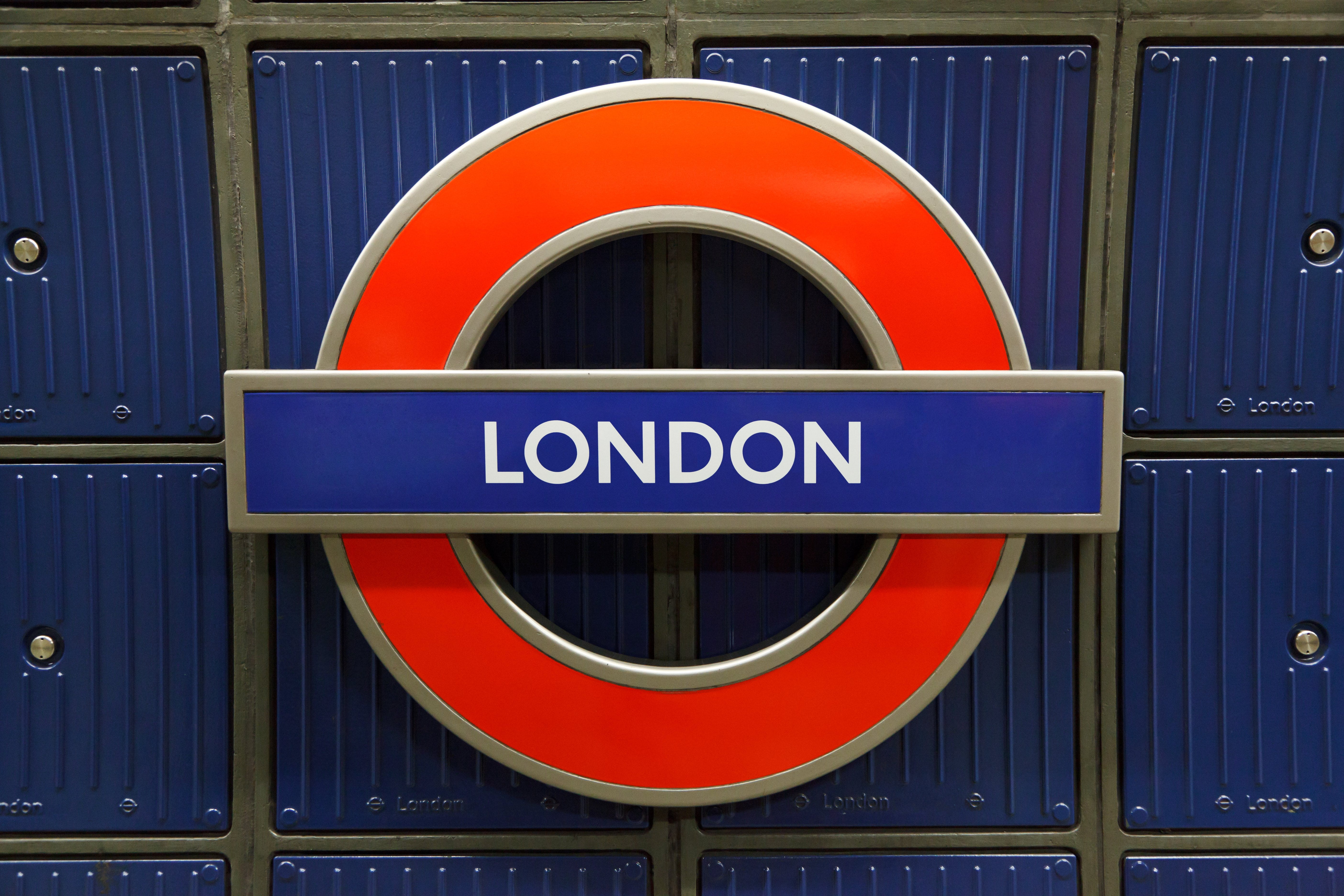 text, backgrounds, 5K, united, transportation, circle, logo, britain, no people, red, metal, full frame, kingdom, place, england, security, shape, london, HD Wallpaper