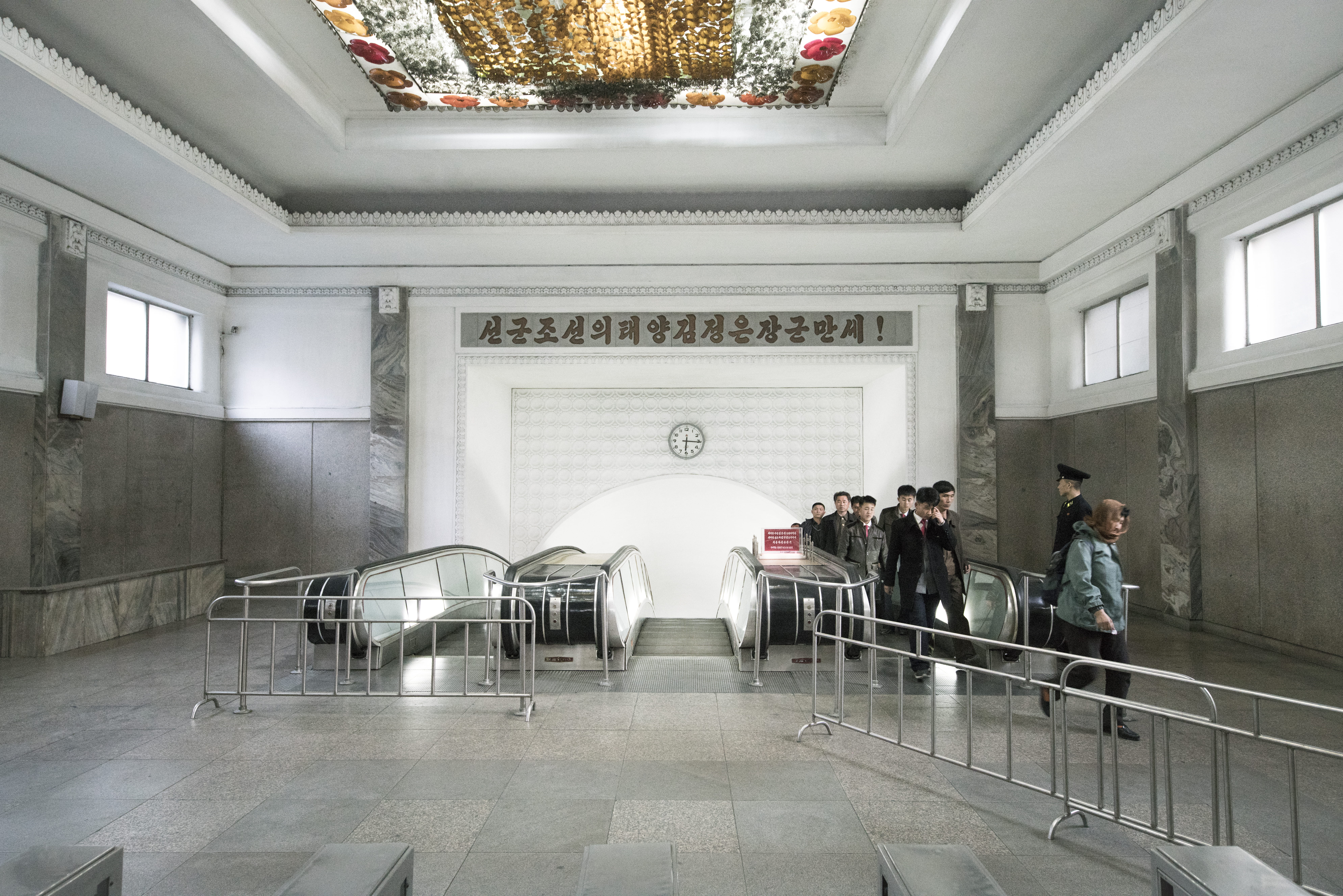 staircase, subway, group, women, built structure, men, window, pyongyang, railing, people, museum, real people, dprk, ceiling, indoors, group of people, HD Wallpaper