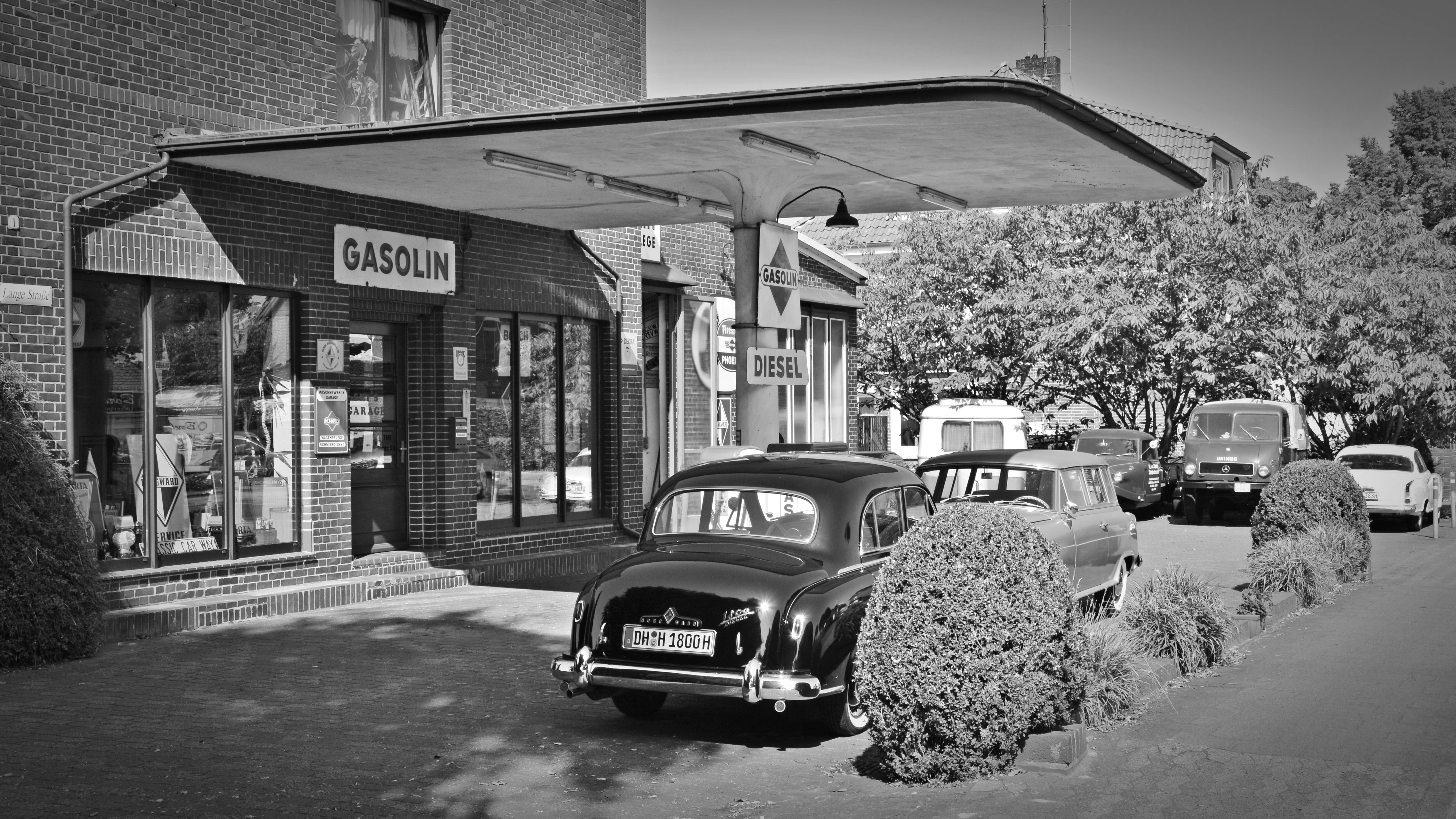 built structure, oldtimer, road, refuel, 5K, day, car, fuel, city, text, transportation, garage, street, park, petrol stations, nature, communication, HD Wallpaper