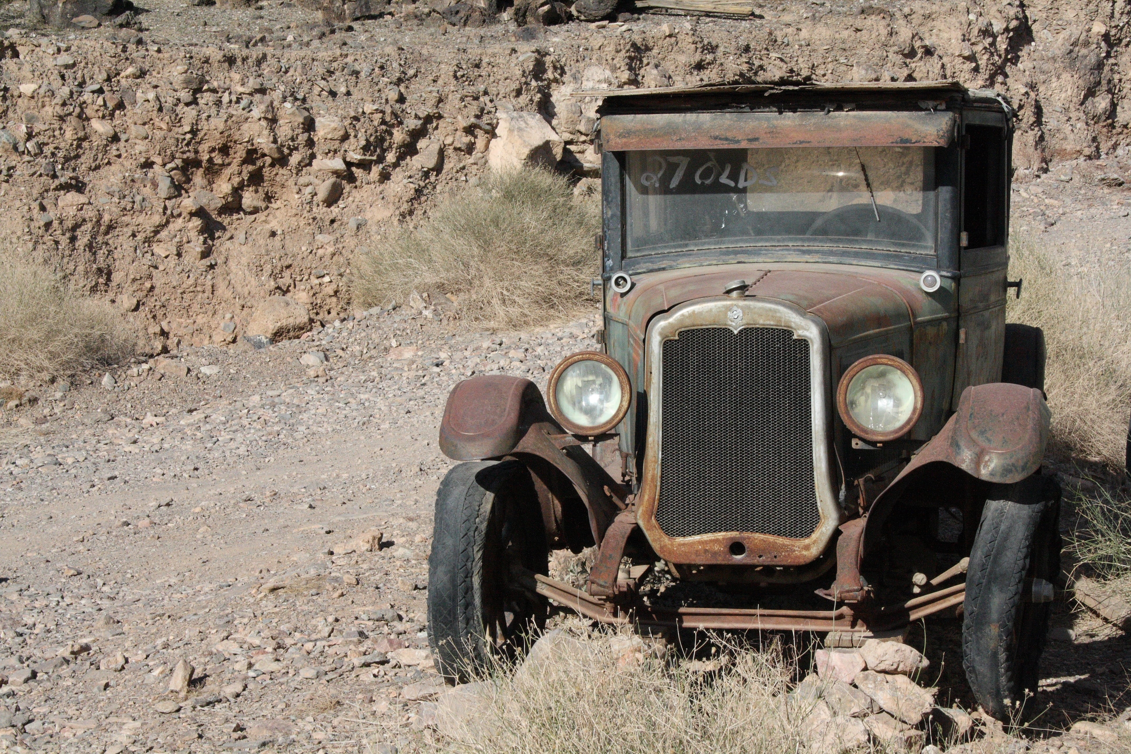 field, antique, arizona, damaged, nature, vintage, weathered, black, parked, retro Styled, deterioration, run-down, obsolete, mode of transportation, sunlight, HD Wallpaper