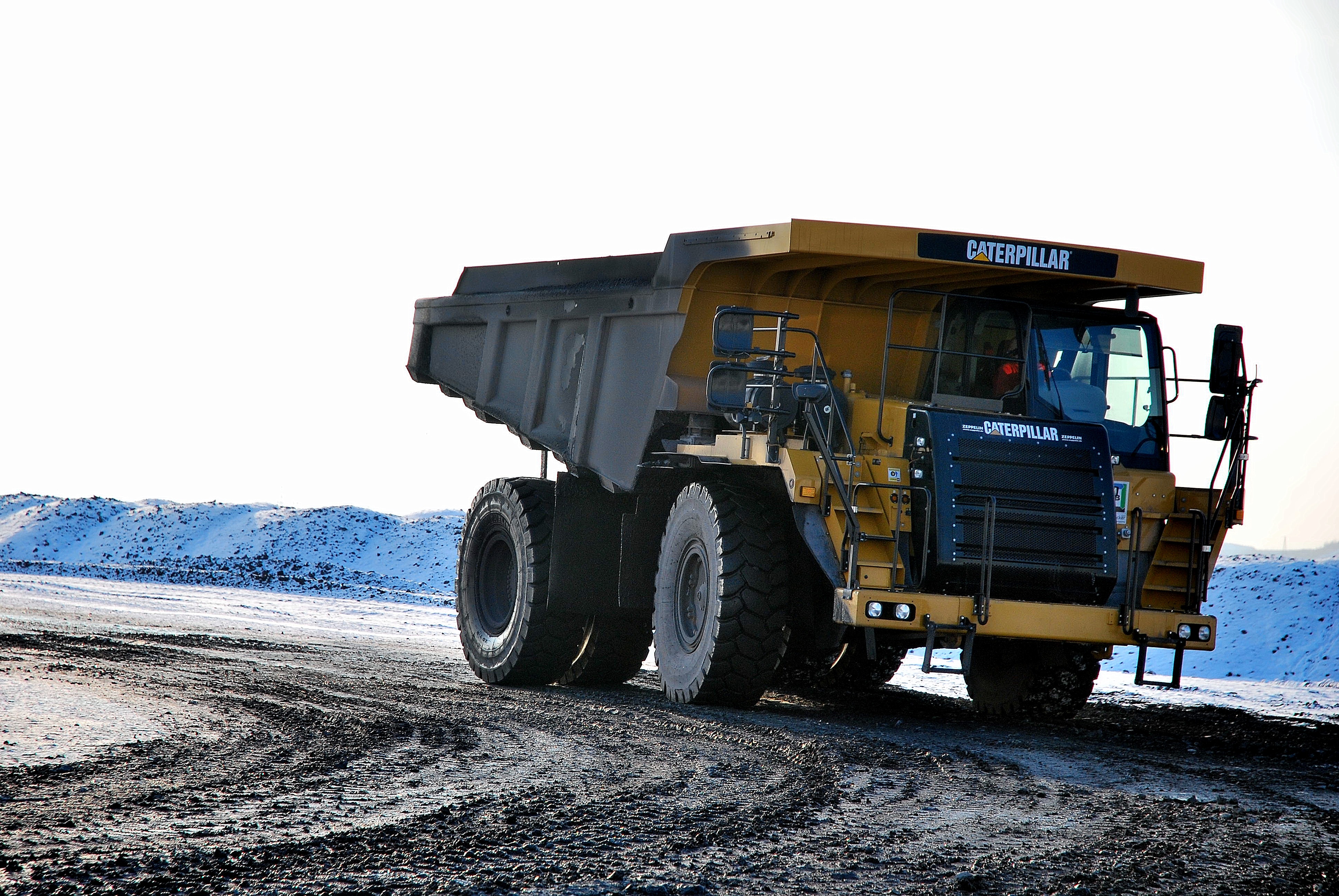 overburden, earth mover, monster truck, enormous, sky, removal, machinery, construction vehicle, mature, vehicle, construction industry, motor vehicle, HD Wallpaper