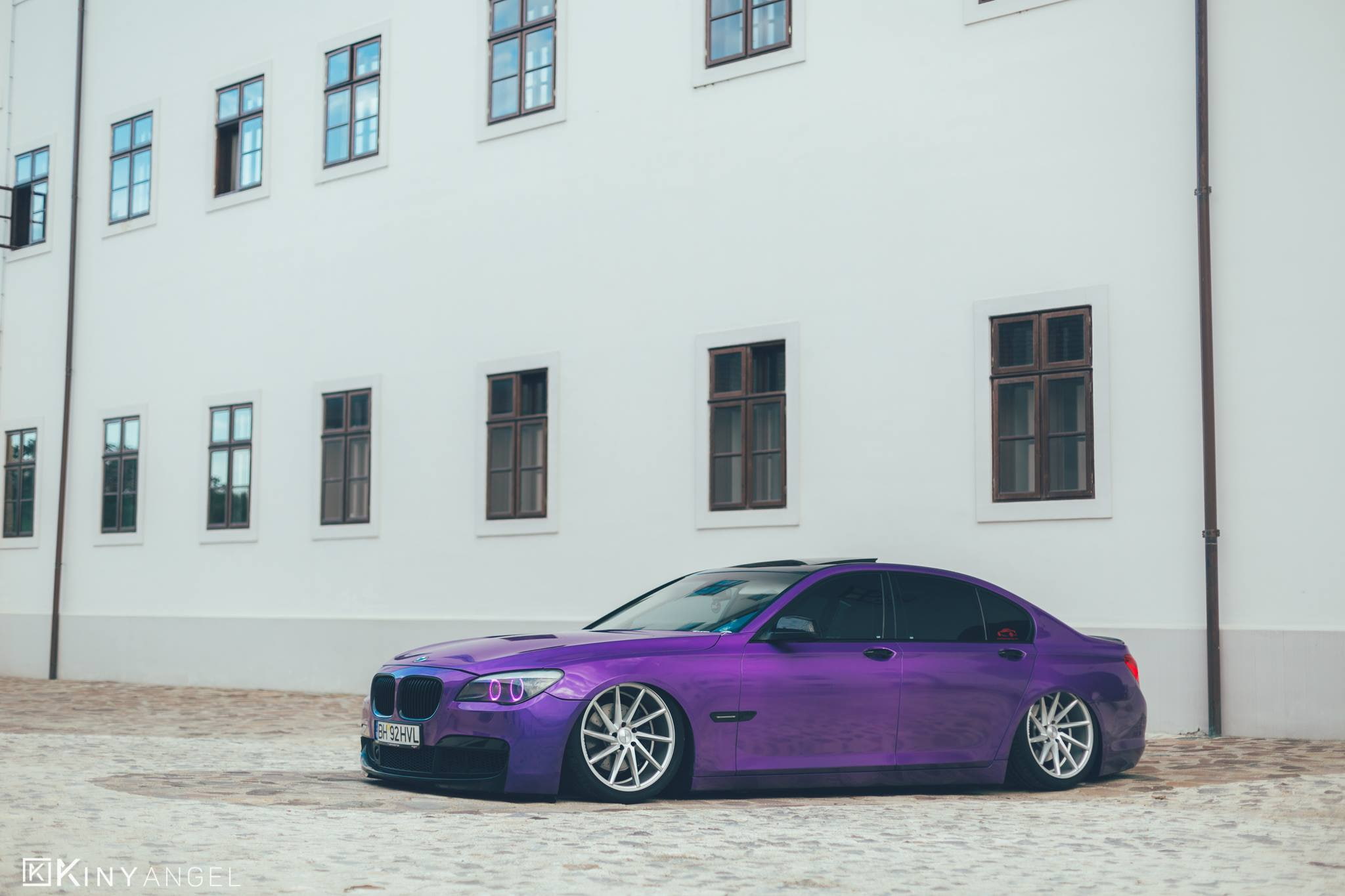 car, architecture, purple, building exterior, stationary, white color, glass - material, mode of transportation, built structure, city, GajuKYD, motor vehicle, HD Wallpaper