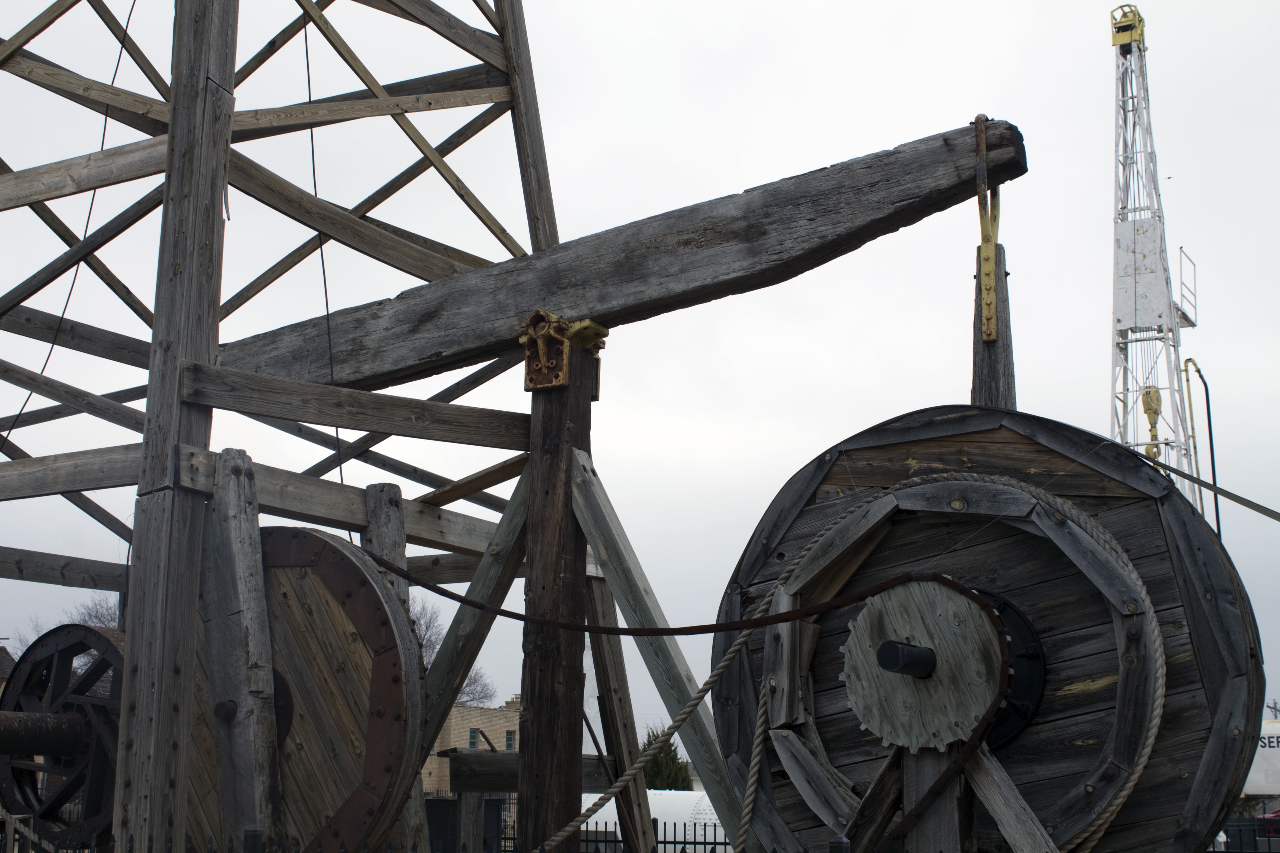 day, sky, renewable energy, metal, industrial equipment, technology, alternative energy, pump, construction, machine, outdoors, production, pumping, wooden, HD Wallpaper