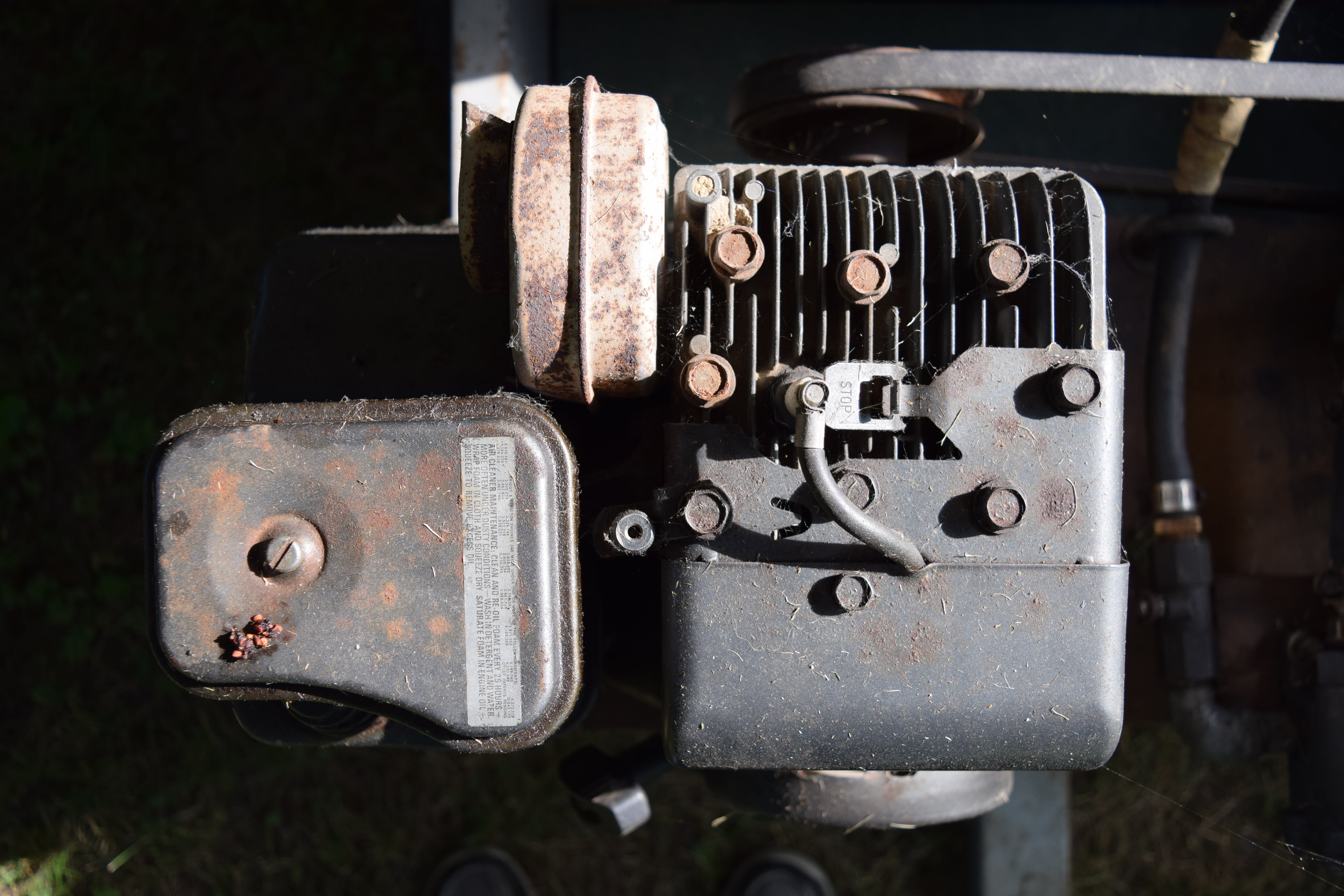 retro styled, 5K, pollution, petroleum, rustic, pump, close-up, run-down, benzine, service, gasoline, fuel, obsolete, outdoors, field, old, day, gas, sprayer, HD Wallpaper