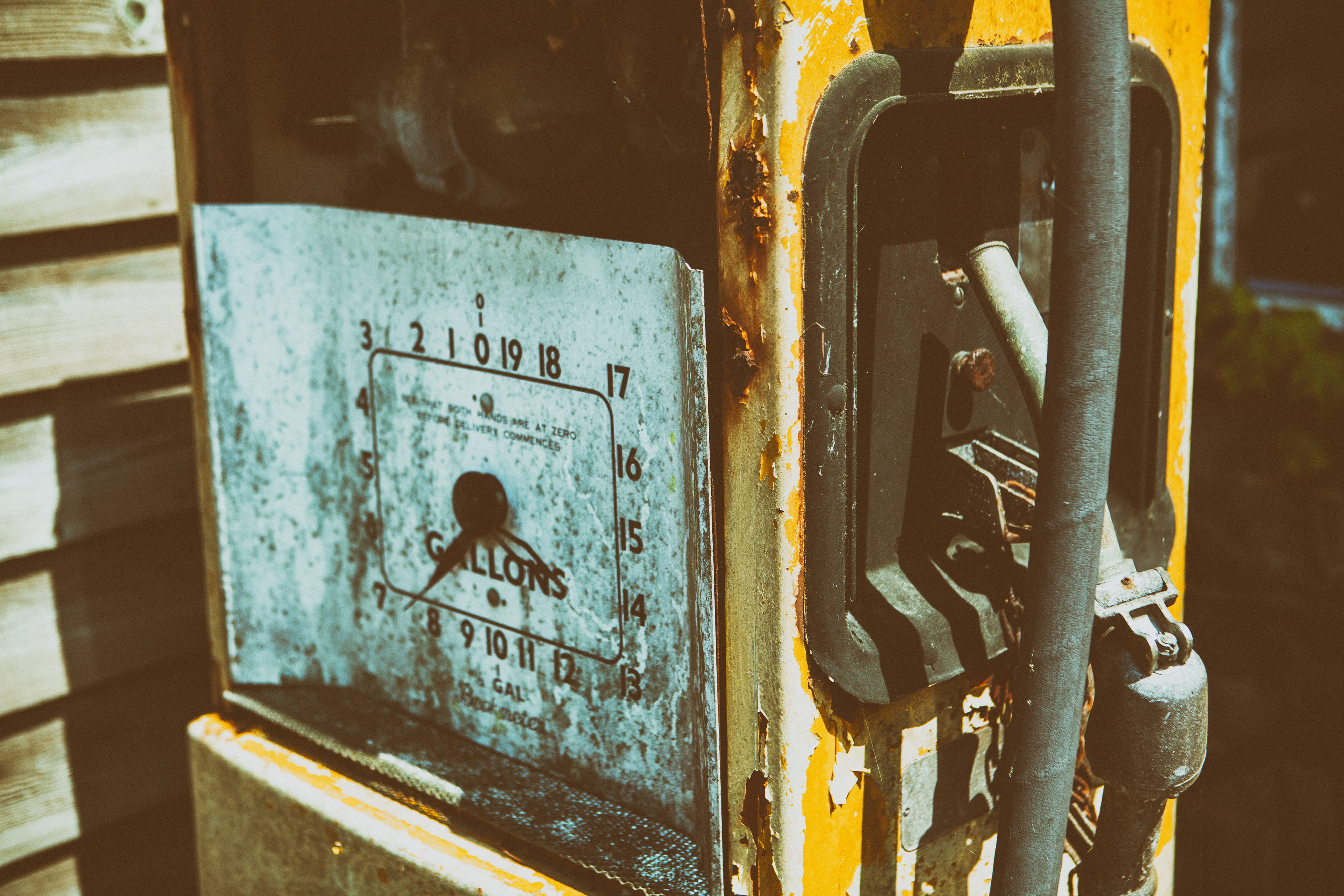 disused, weathered, western script, close-up, Canon 5D, damaged, fuel and power generation, run-down, obsolete, ruined, Kent, rusty, metal, various, deterioration, HD Wallpaper