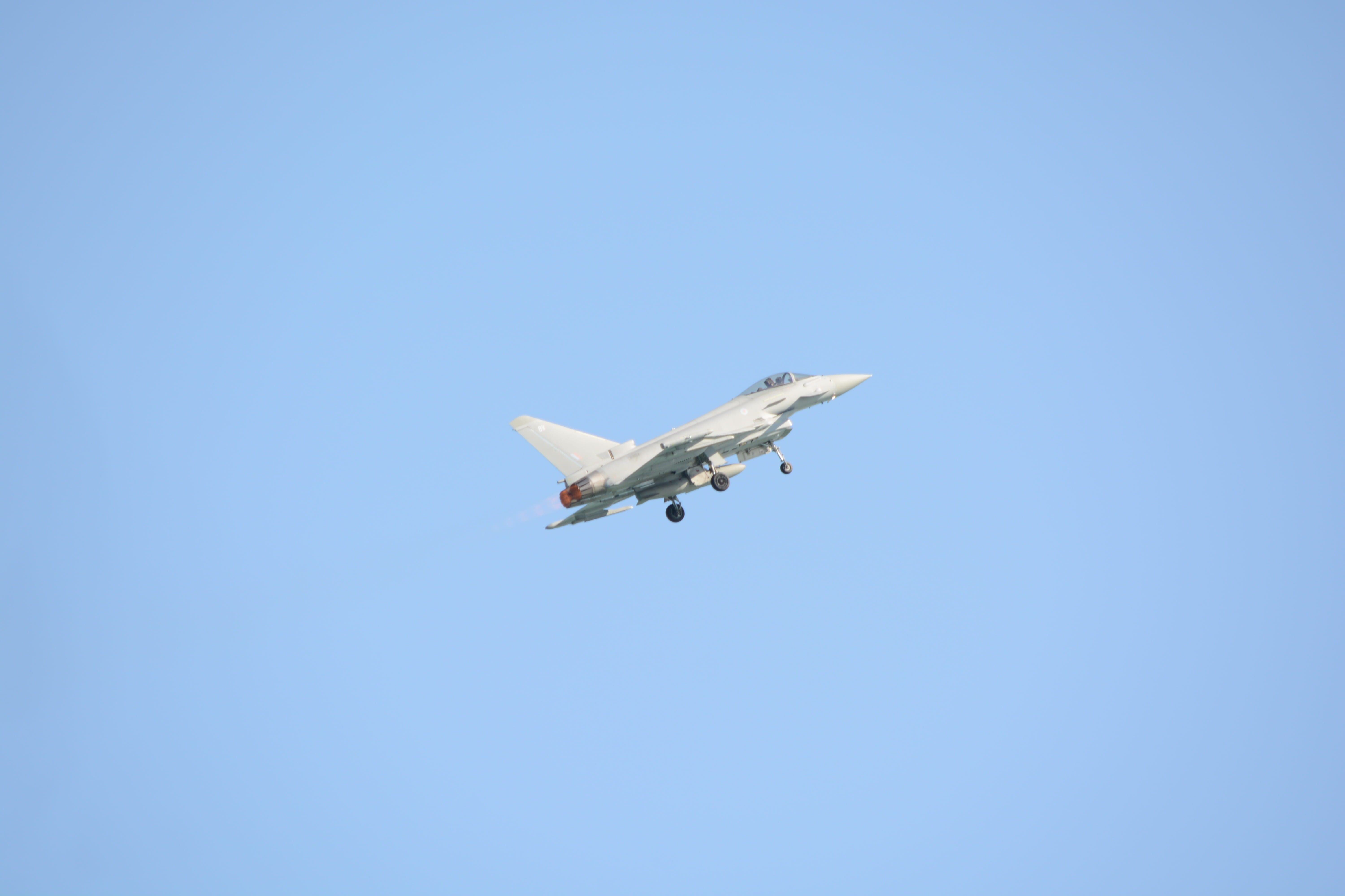 airplane, industry, engine, private airplane, aviation, aerospace industry, weapon, copy space, bomber, fly, airshow, conflict, mid-air, flight, flying, HD Wallpaper