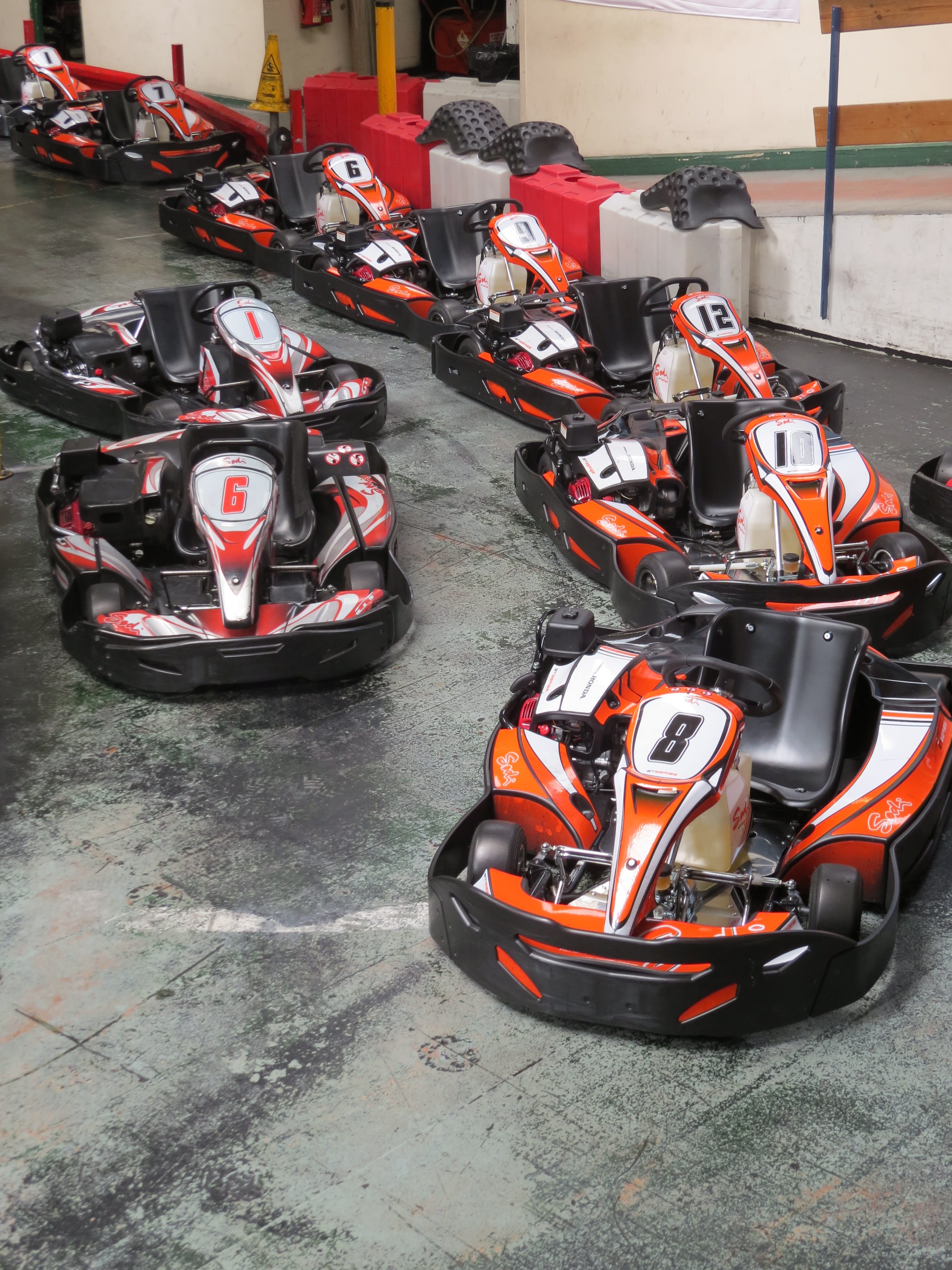 red, motorcycle, sports race, land vehicle, sport, vehicle, still life, go-kart, in a row, orange color, gokart, track, side by side, helmet, wheel, gocart, Phone HD Wallpaper