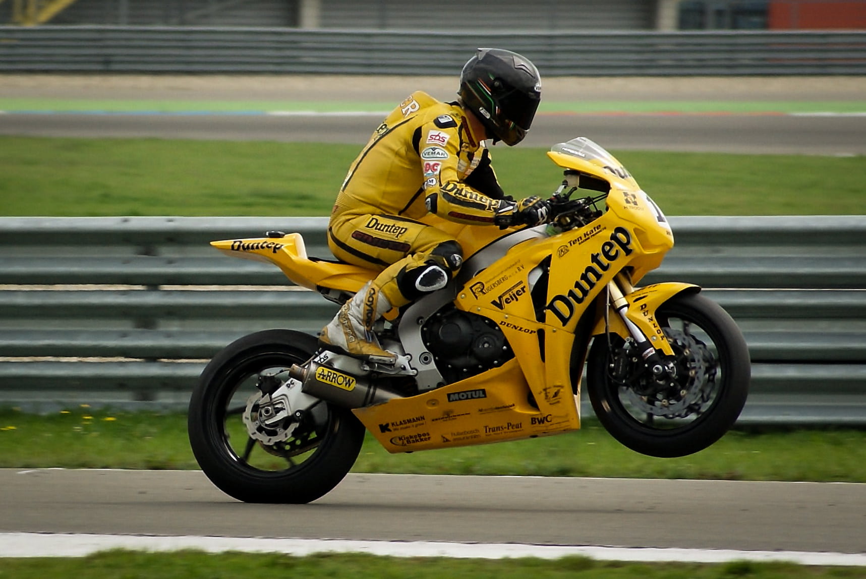 wearing, full length, crash helmet, riding, racing, headwear, sport, one person, motor racing track, speed, motorsport, helmet, sports, guard rail, mode of transportation, HD Wallpaper