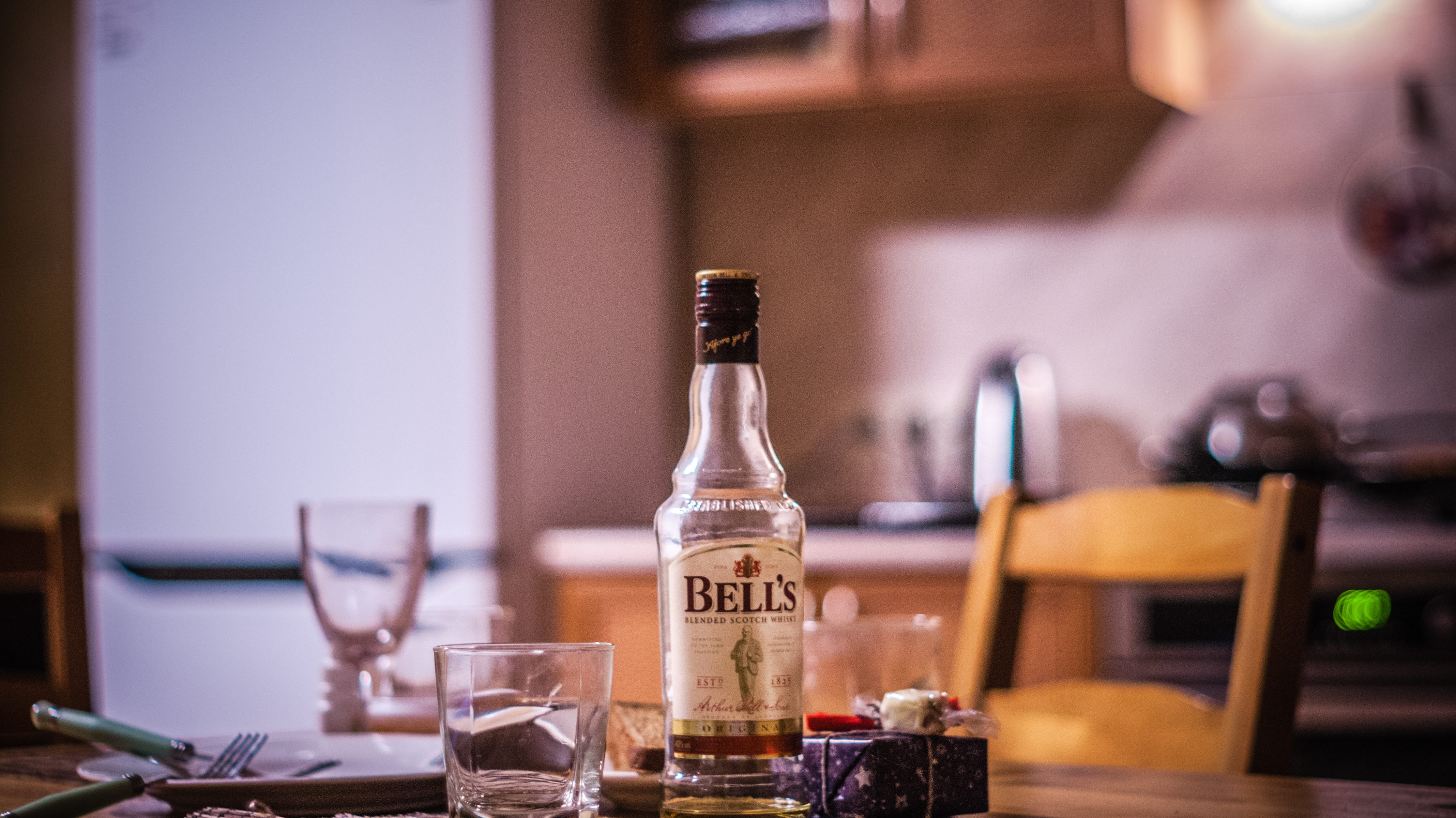 business, no people, whiskey, wine, household equipment, beverage, liquor, blur, tableware, bar, chair, bell, bottle, alcohol, beer bottle, bar counter, HD Wallpaper