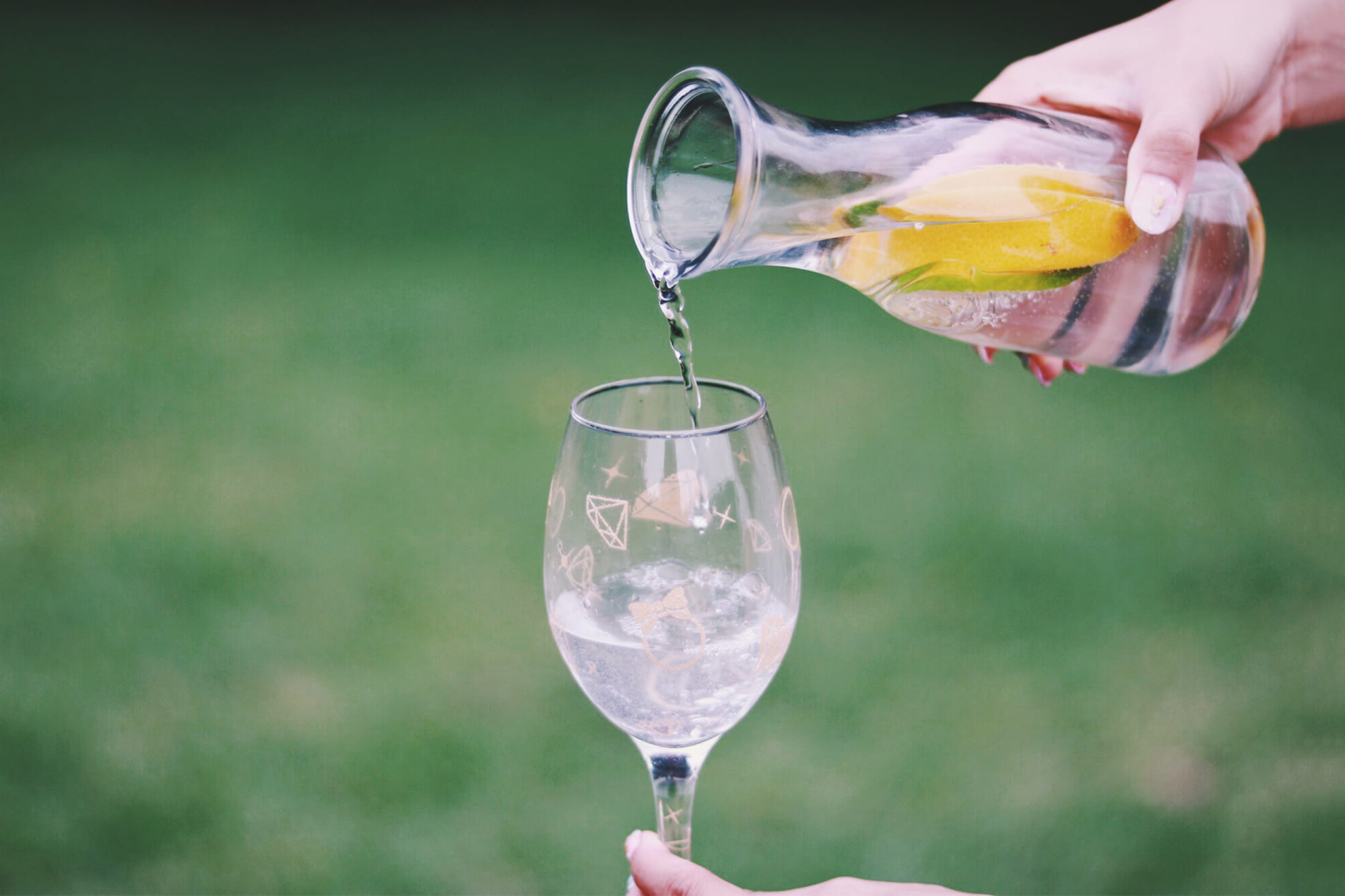 photography, holding, pitcher - jug, lifestyles, liquid, person, household equipment, day, human body part, drinking Glass, 1080P, wine, shallow focus, HD Wallpaper