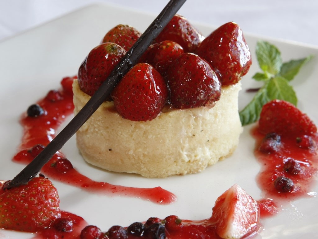 dessert, 480P, mint leaves, strawberries, pastries, food, HD Wallpaper