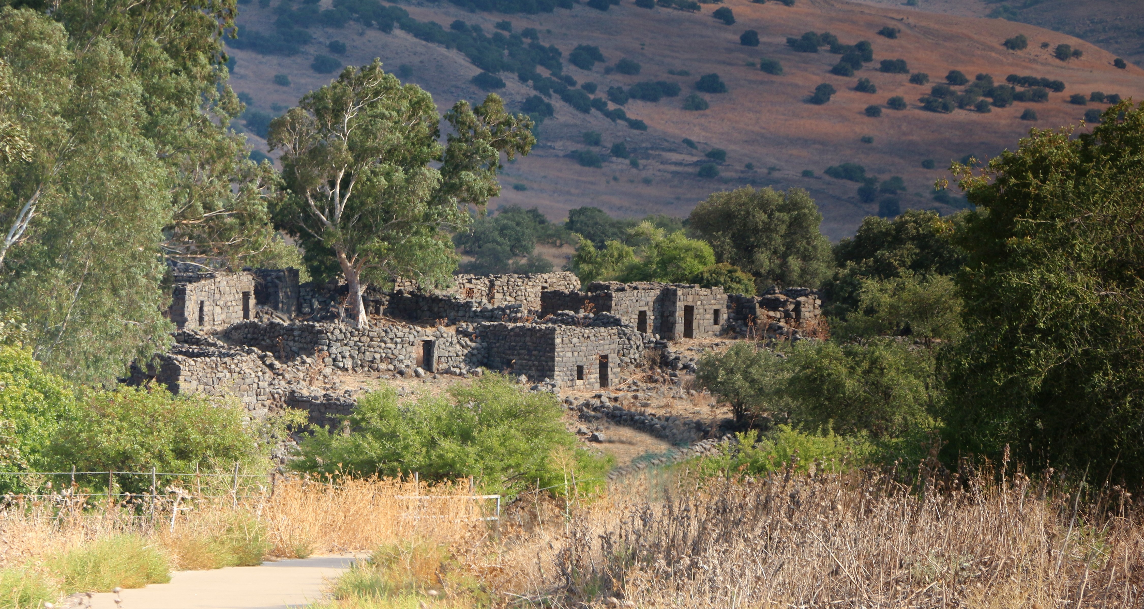 weathered, outdoor, golan, the past, architecture, deserted ruins, land, building exterior, ancient, scenery, residential district, old, building, nature, HD Wallpaper