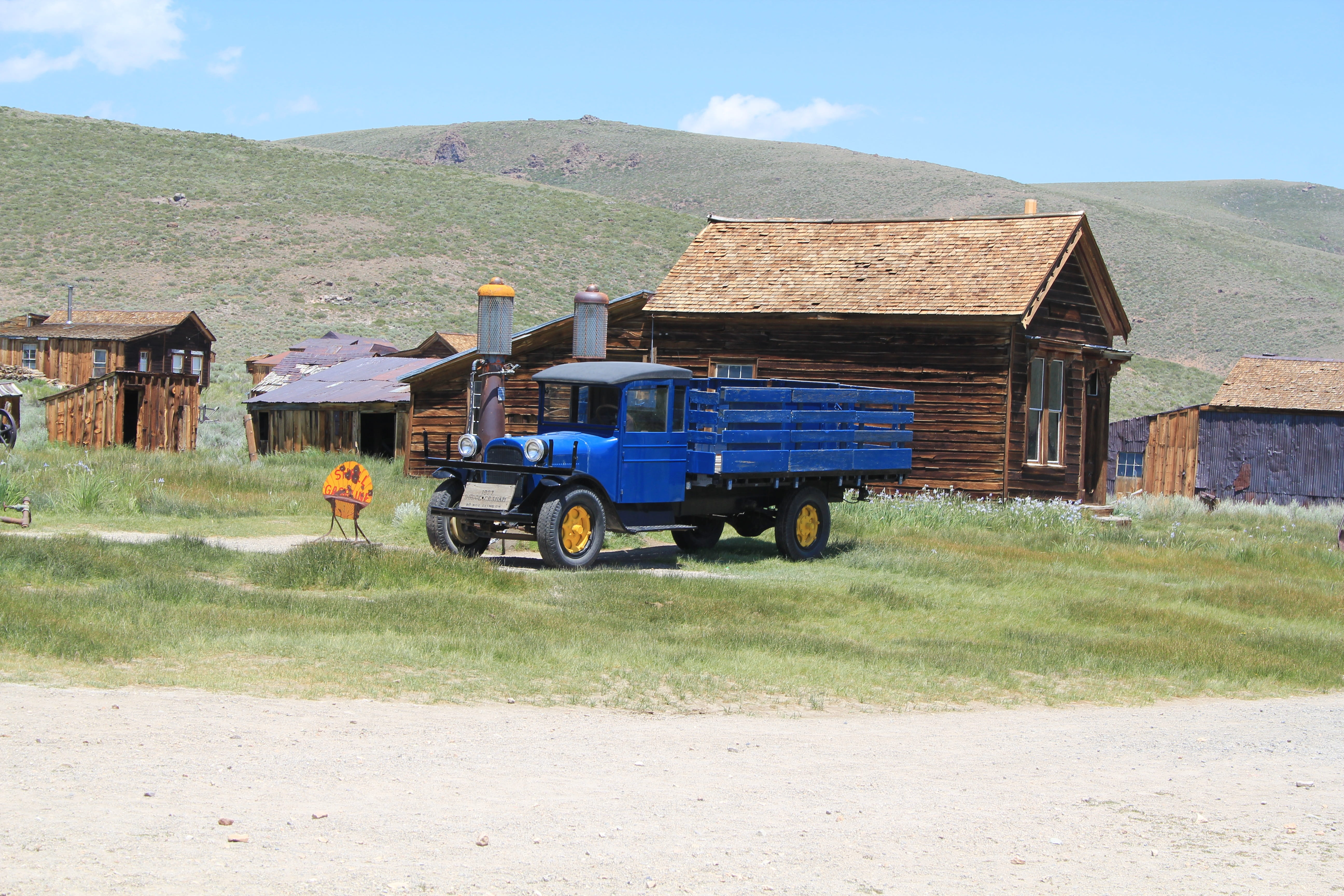 truck, transportation, classic, day, field, old, ghost, antique, building exterior, mining, land vehicle, mountain, gas, mode of transportation, nostalgia, HD Wallpaper