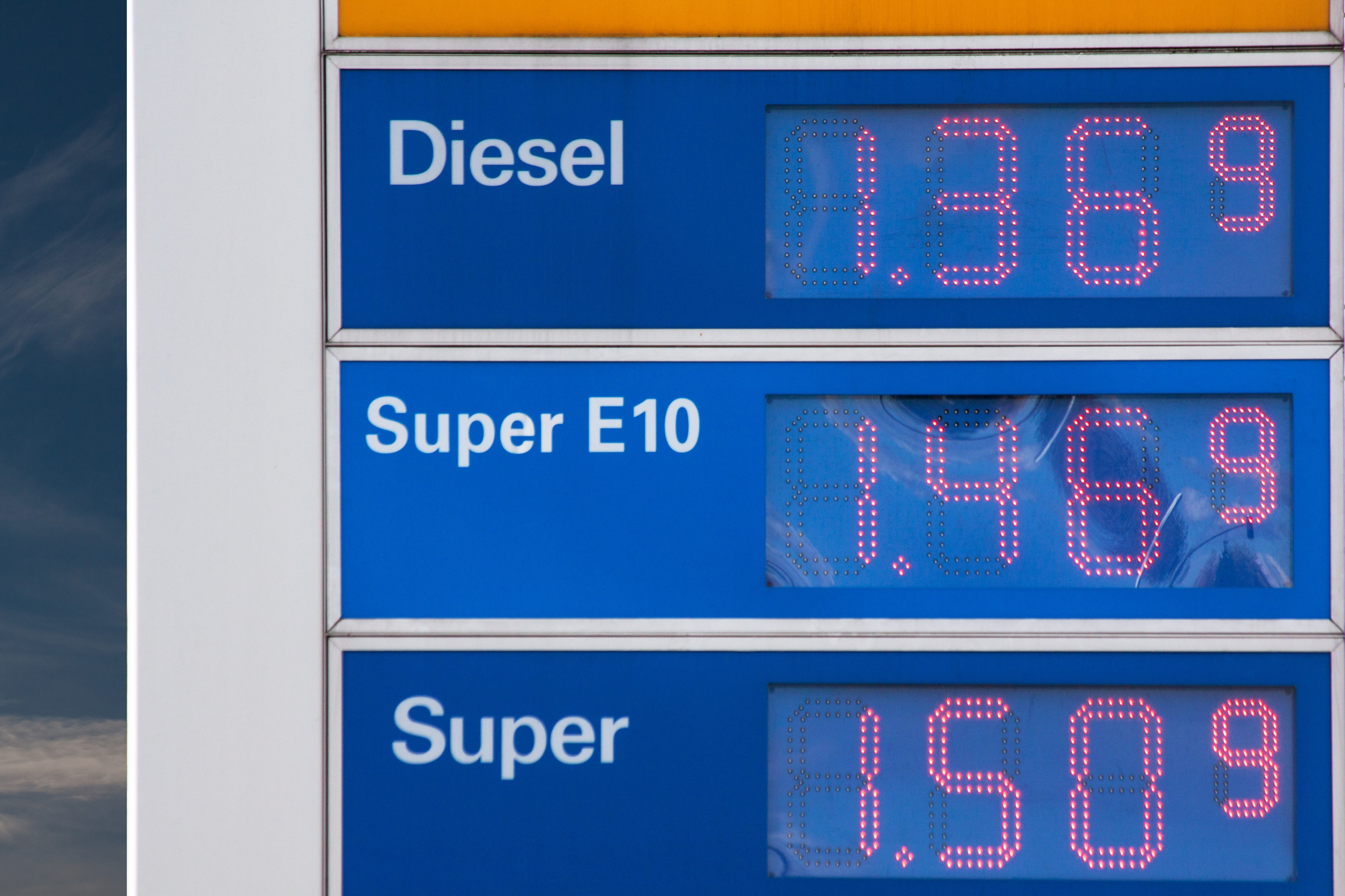 business, station, day, petrol stations, oil price, blue, text, transportation, 4K, number, super, scoreboard, no people, guidance, bioethanol, ad, indoors, HD Wallpaper