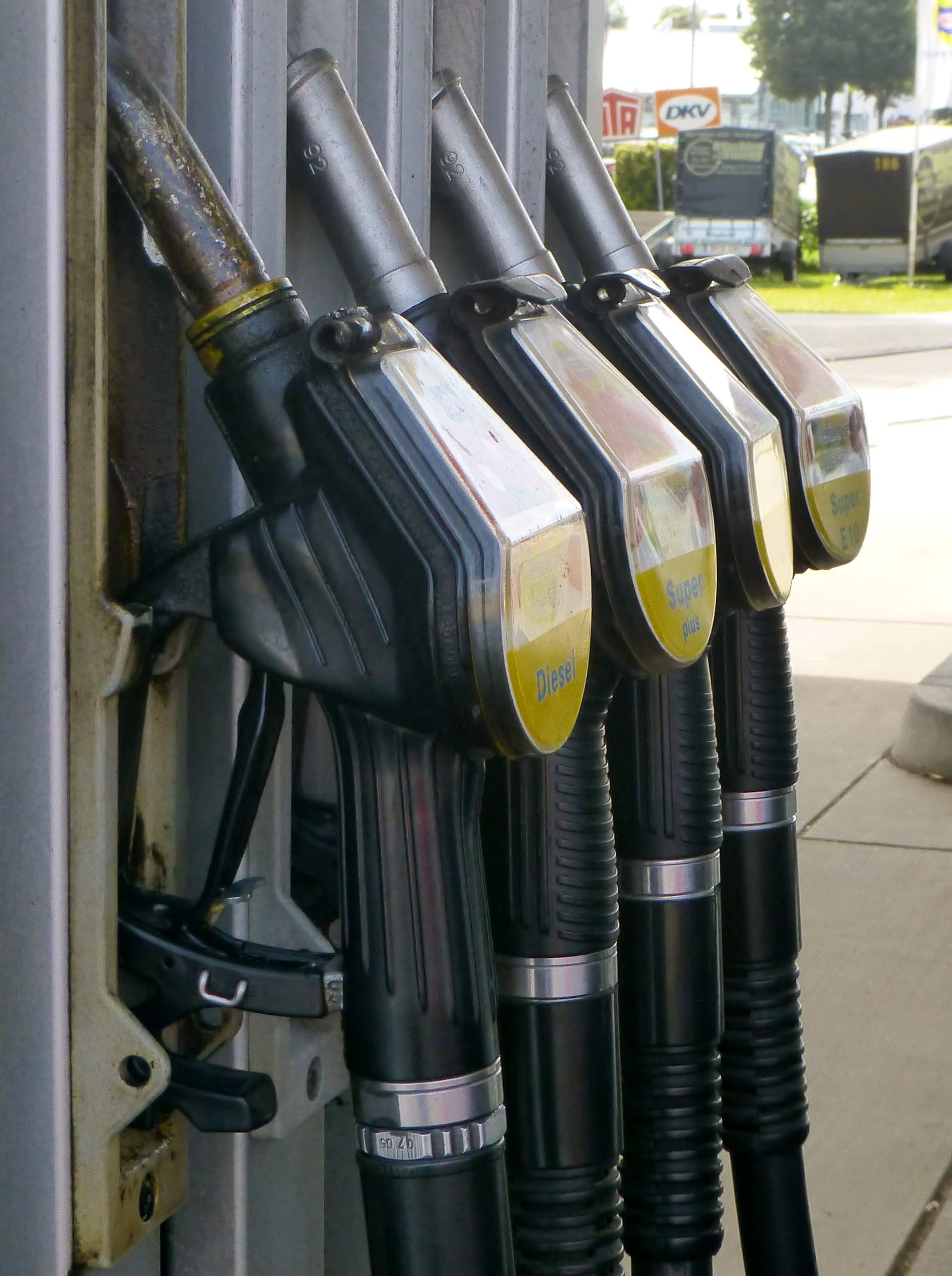 gas, filling, technology, gas station, fire hose, focus on foreground, no people, fuel, architecture, outdoors, connection, gasoline, petrol stations, steel, Phone HD Wallpaper