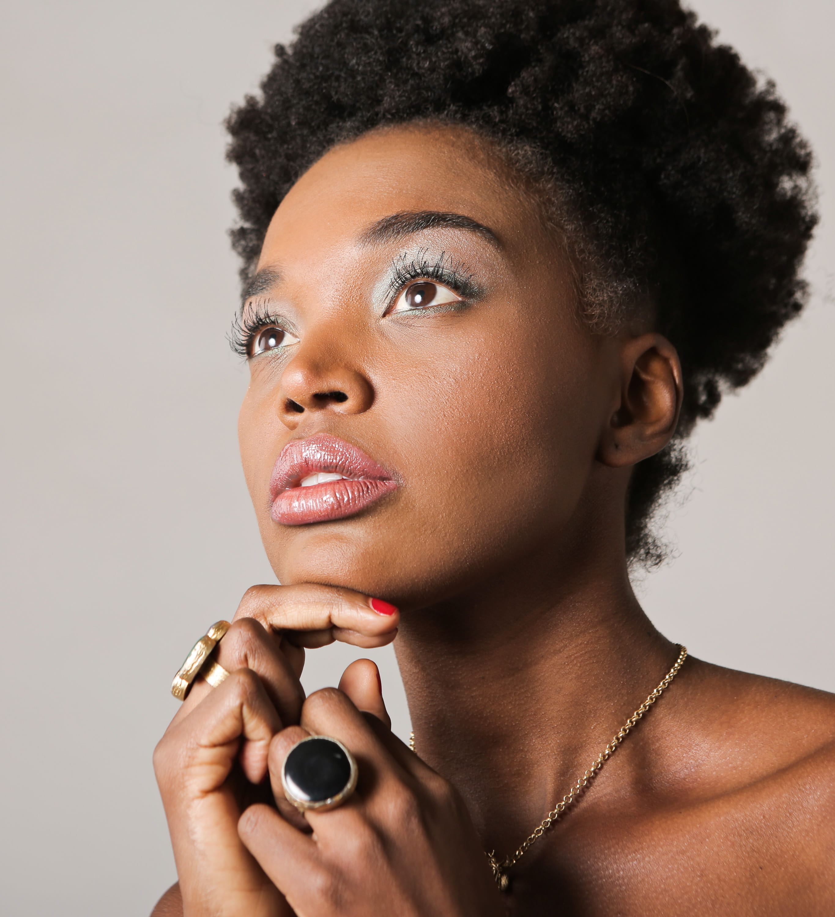 black eyes, woman, wearing, headshot, gem stones, ethnic, portrait, pose, nail, curly hair, holding, studio shot, black, 25-30 year old, fashion, hair, Phone HD Wallpaper