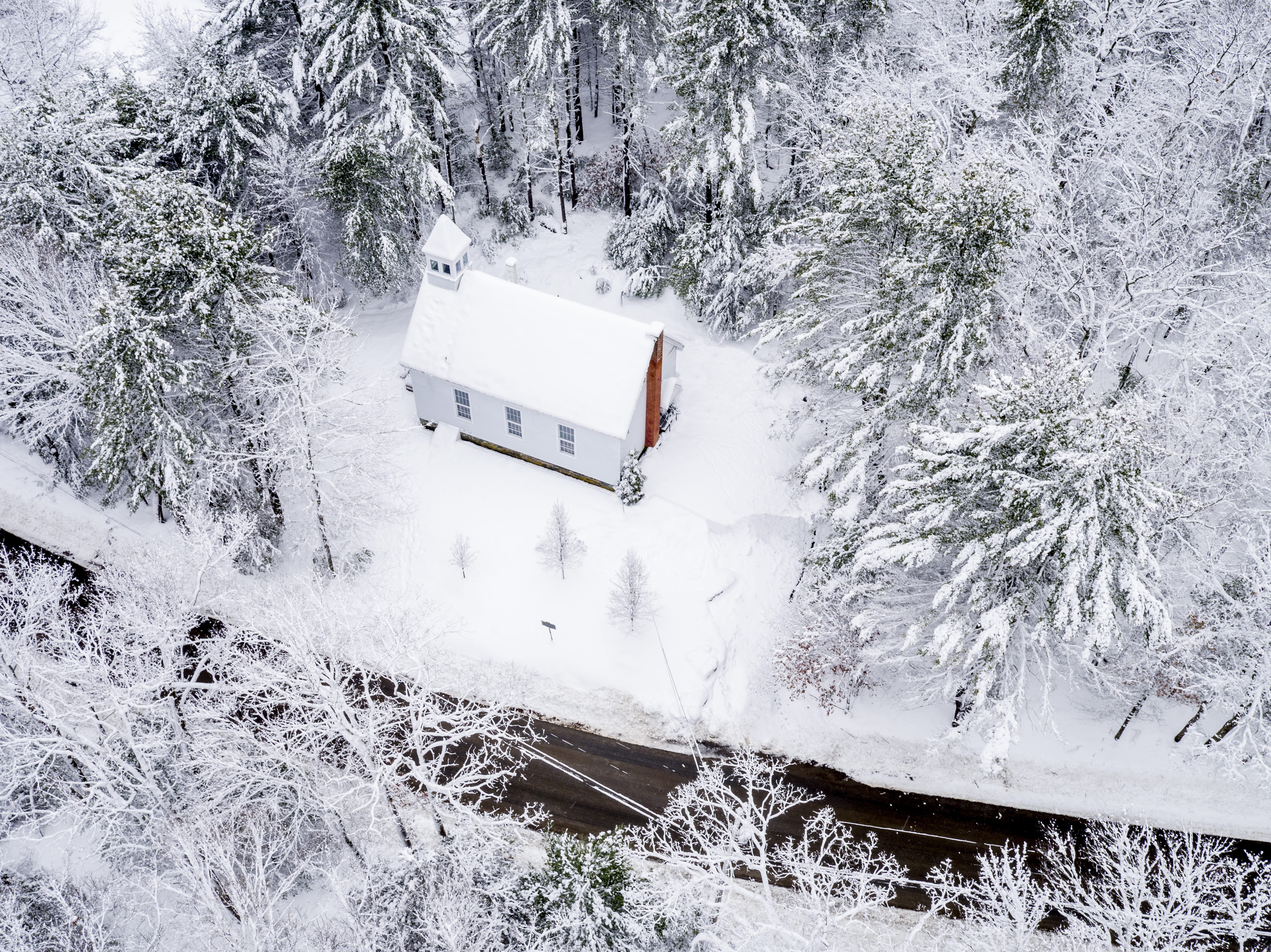 landscape, building, 4K, beauty in nature, house, white color, land, background, covered, motor vehicle, white, aerial, drone view, trees, day, snow, nowhere, HD Wallpaper