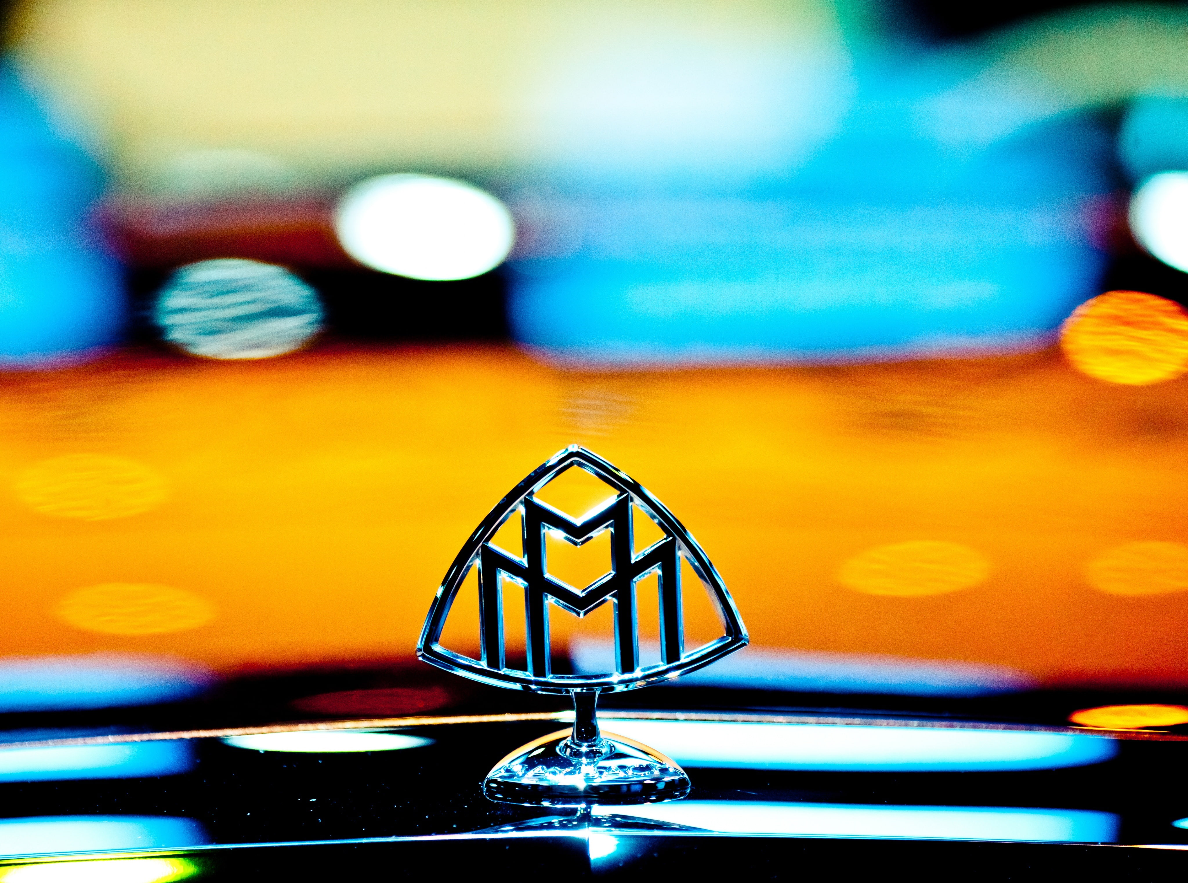 selective focus, glass, Other Cars, transparent, auto show, no people, Detroit, single object, reflection, focus on foreground, 4K, table, shape, lighting equipment, HD Wallpaper