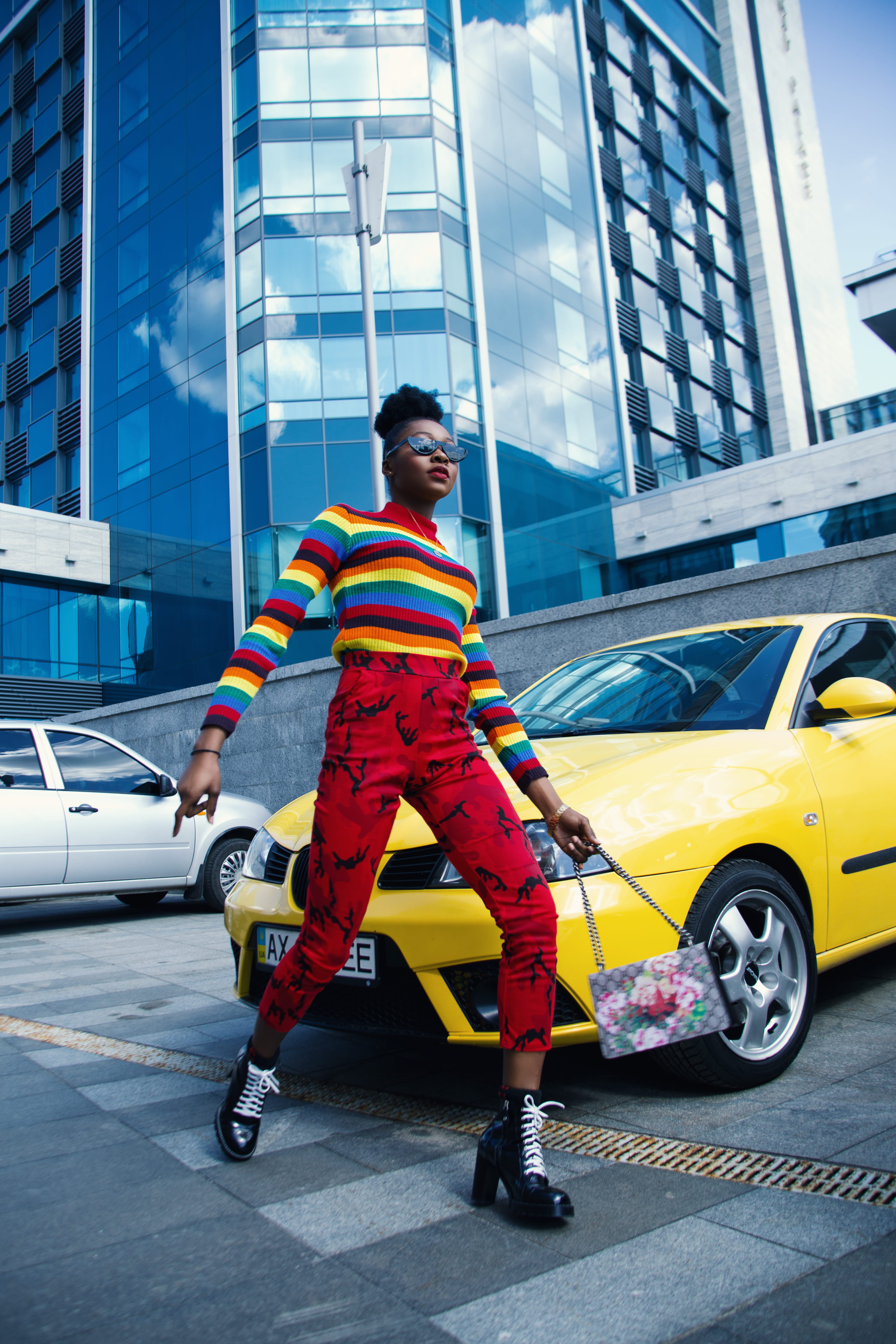 sweater, red, fashion, motor vehicle, shoe, day, real people, 5K, casual clothing, color, turtle neck, city, yellow, men, clothing, building exterior, Phone HD Wallpaper