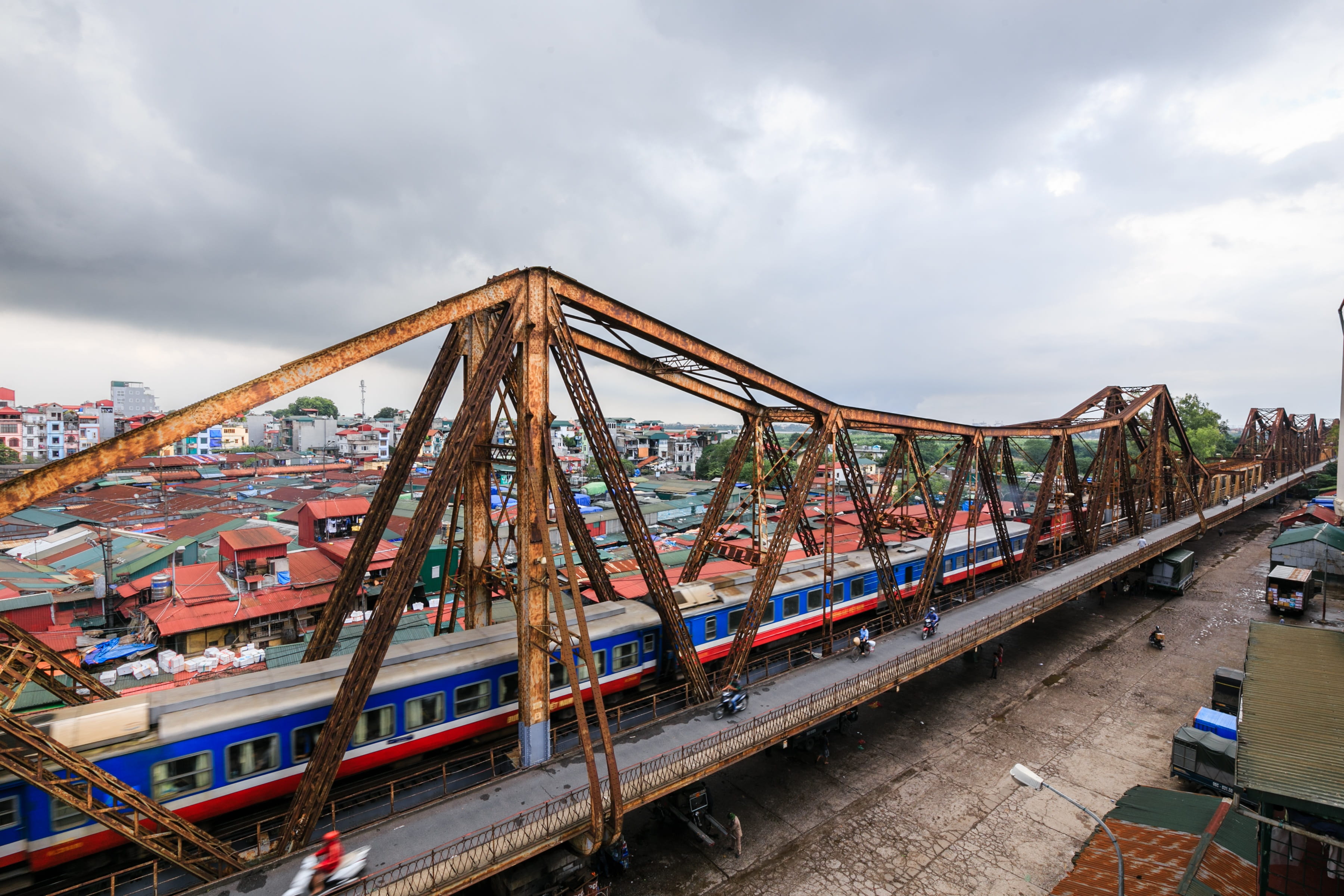 lifestyle, connection, the street, coloring, color, rail transportation, railroad track, urban, architecture, bridge - man made structure, travel, the red river, HD Wallpaper