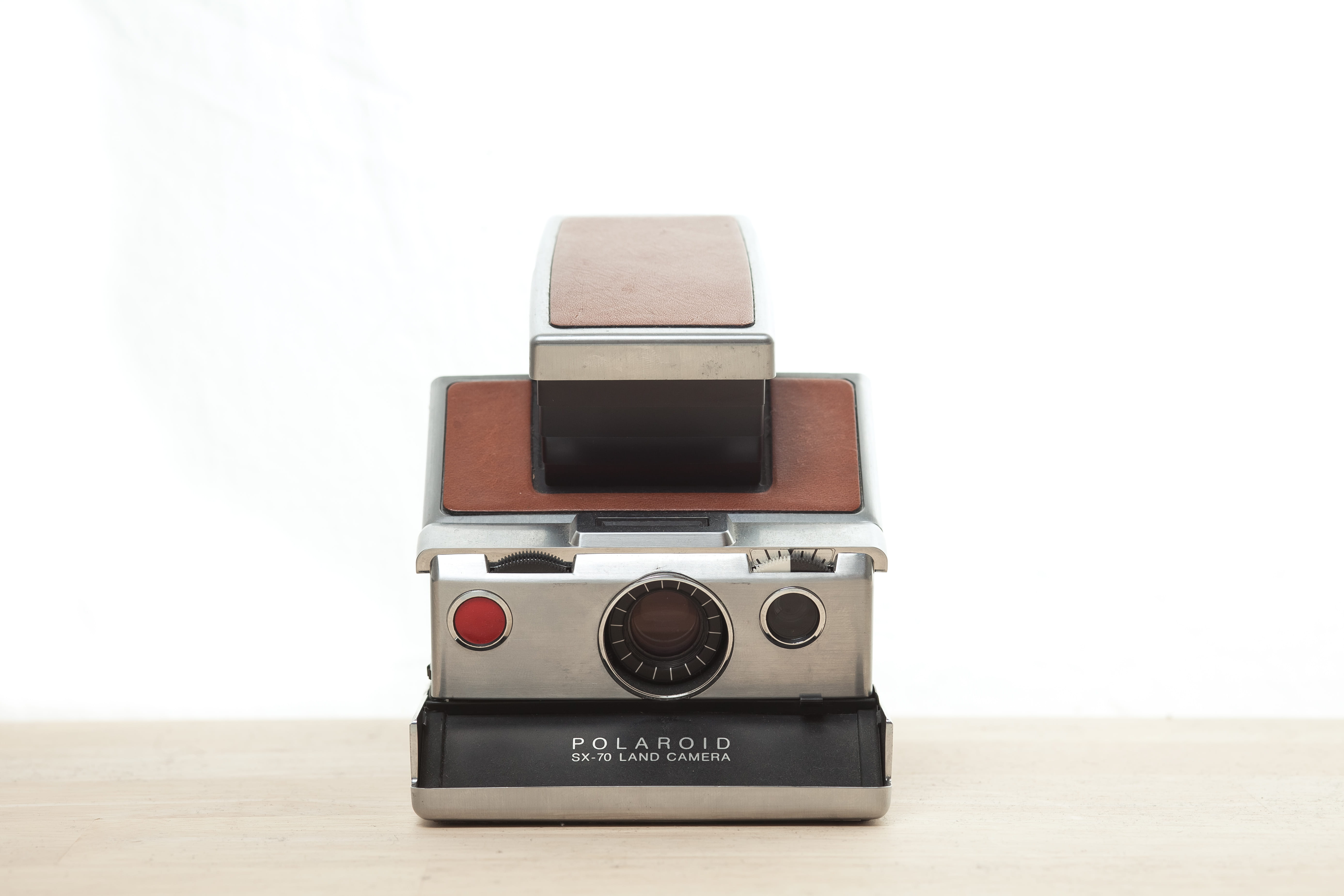 vintage, retro styled, 5K, white background, technology, 70s, still life, camera, sx, sx-70, indoors, studio shot, close-up, wood - material, radio, polaroid, HD Wallpaper
