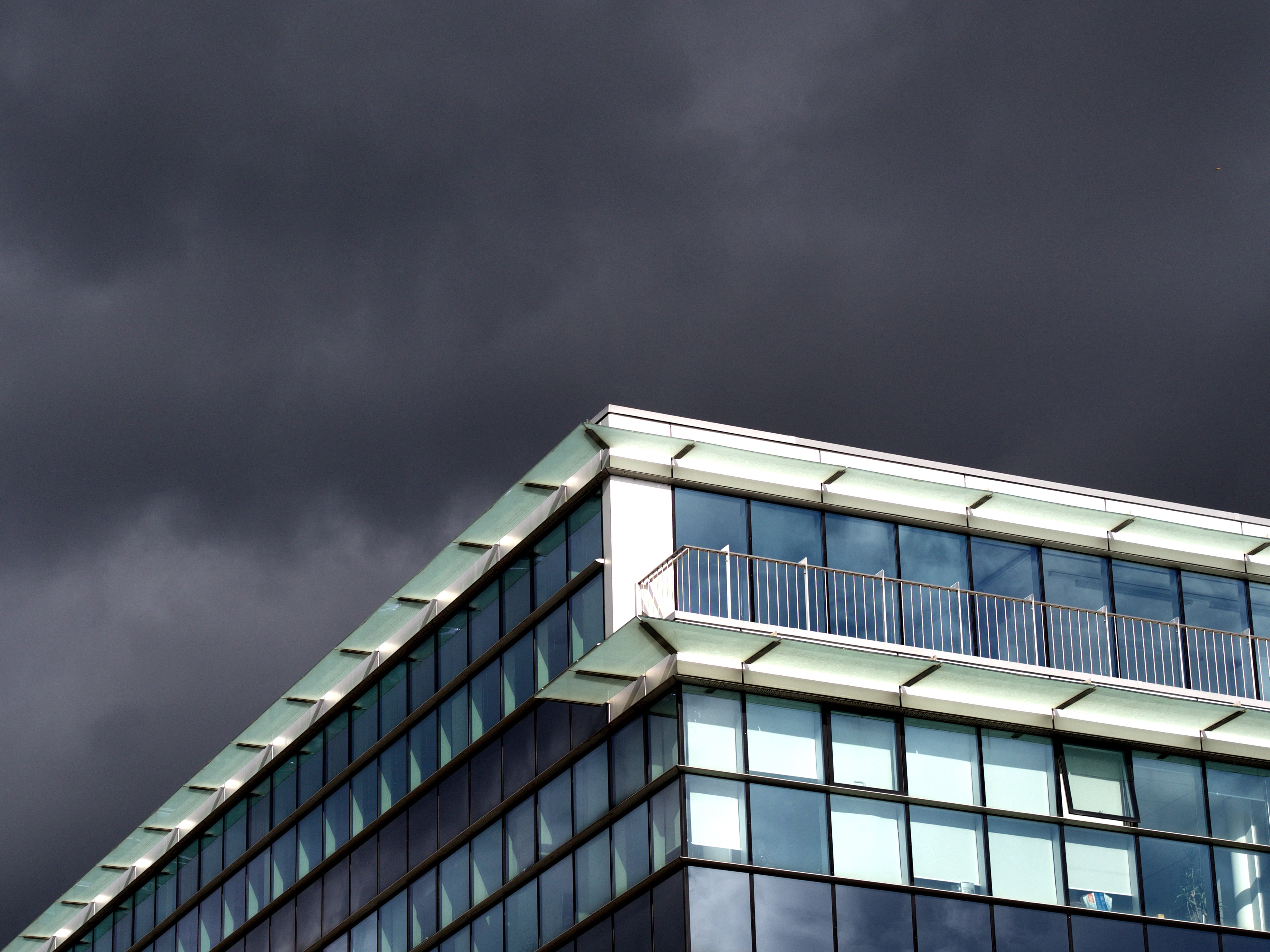 office building exterior, low angle view, gray, windowed, window, clouds, day, city, cloudy, modern, grey, black, glass, overcast, cloud - sky, architecture, HD Wallpaper