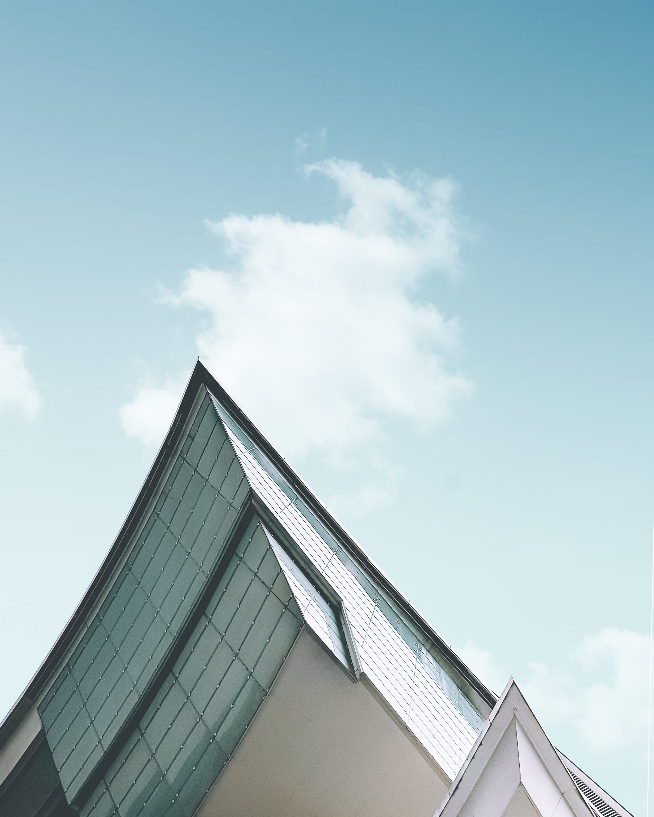 minimalism, built structure, photo, cloud - sky, geometry, low, roof, building, blue, white, angle, city, high section, arch, business, building exterior, Phone HD Wallpaper