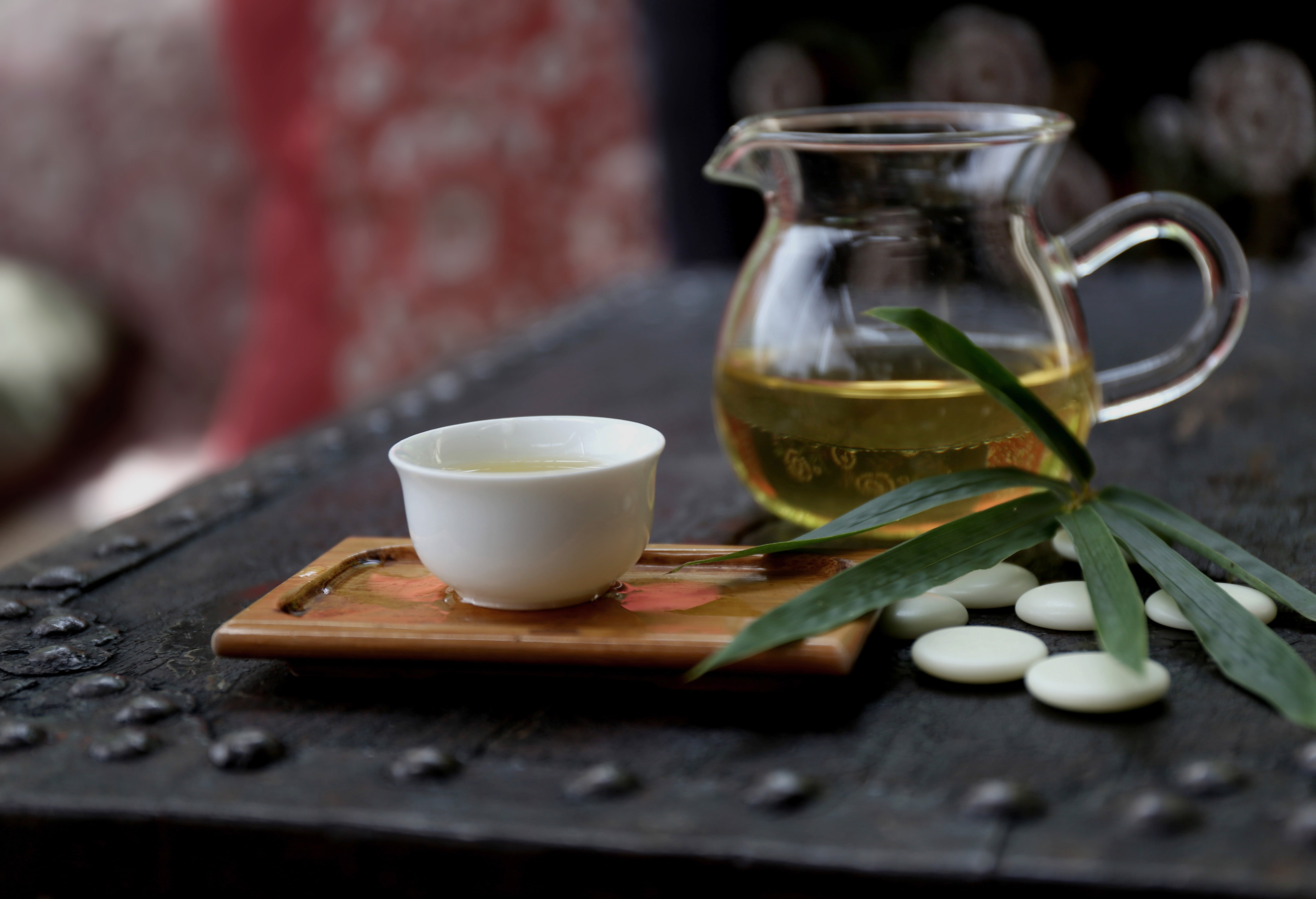 hot drink, ceramic, pitcher - jug, leisure, cup, tea - Hot Drink, table, mug, cultures, leaf, clear, glass, white, tea cup, wood - material, jug, teacup, HD Wallpaper